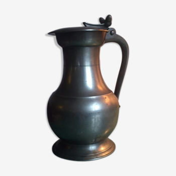 Carafe en étain