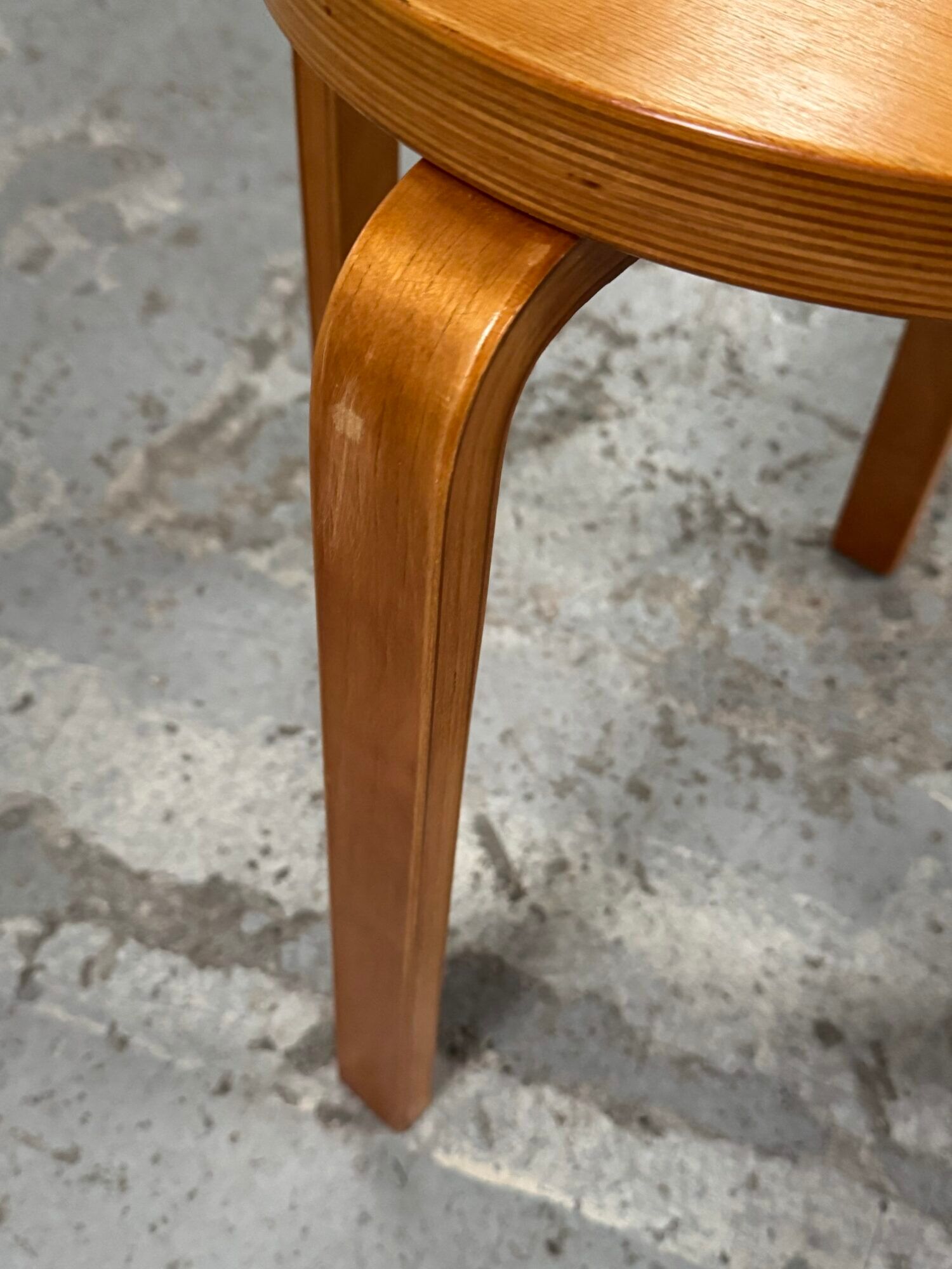 Tabouret attribué à Alvar Aalto