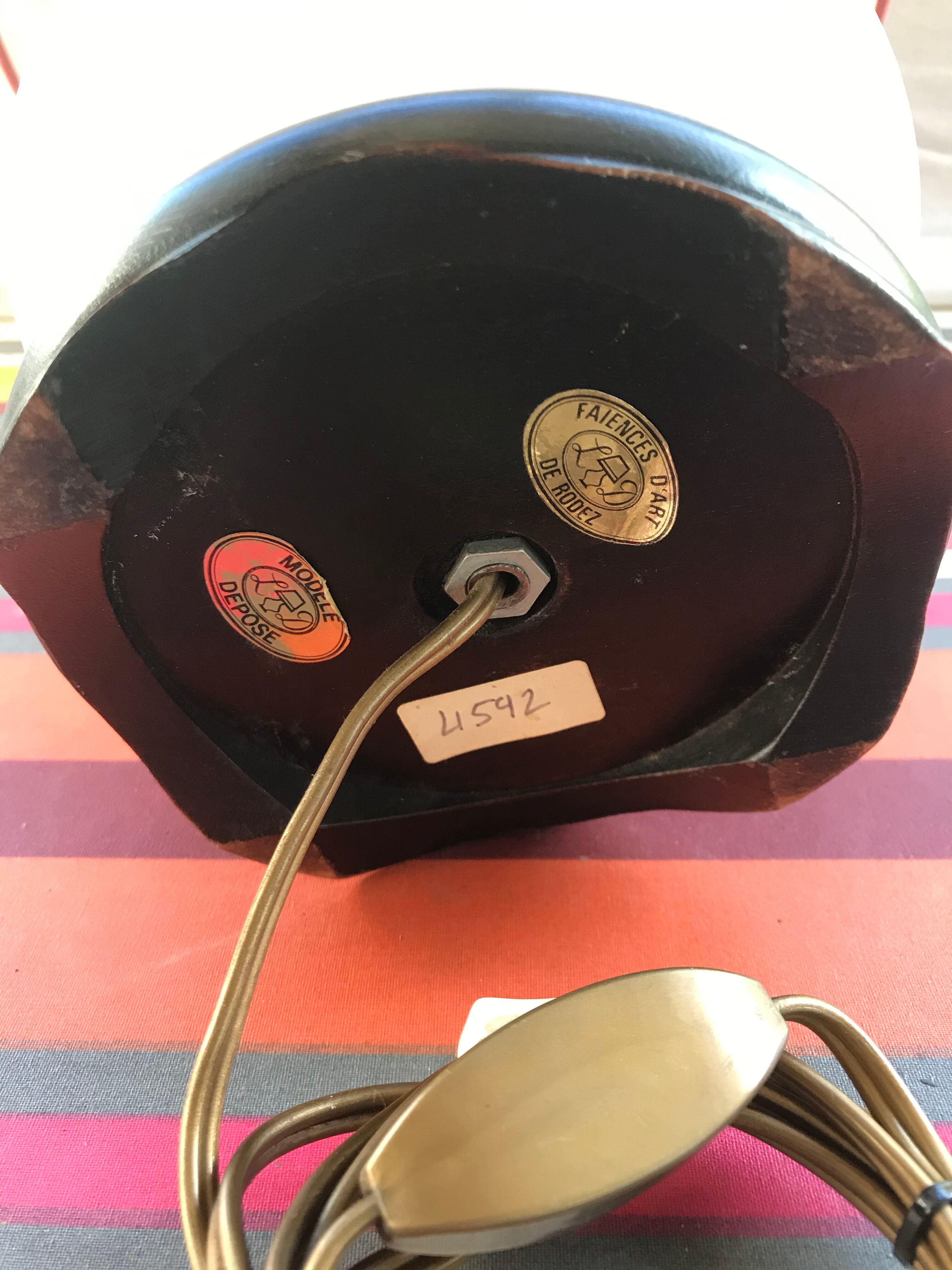 Old ceramic lamp art de Rodez in red burgundy vintage lampshade