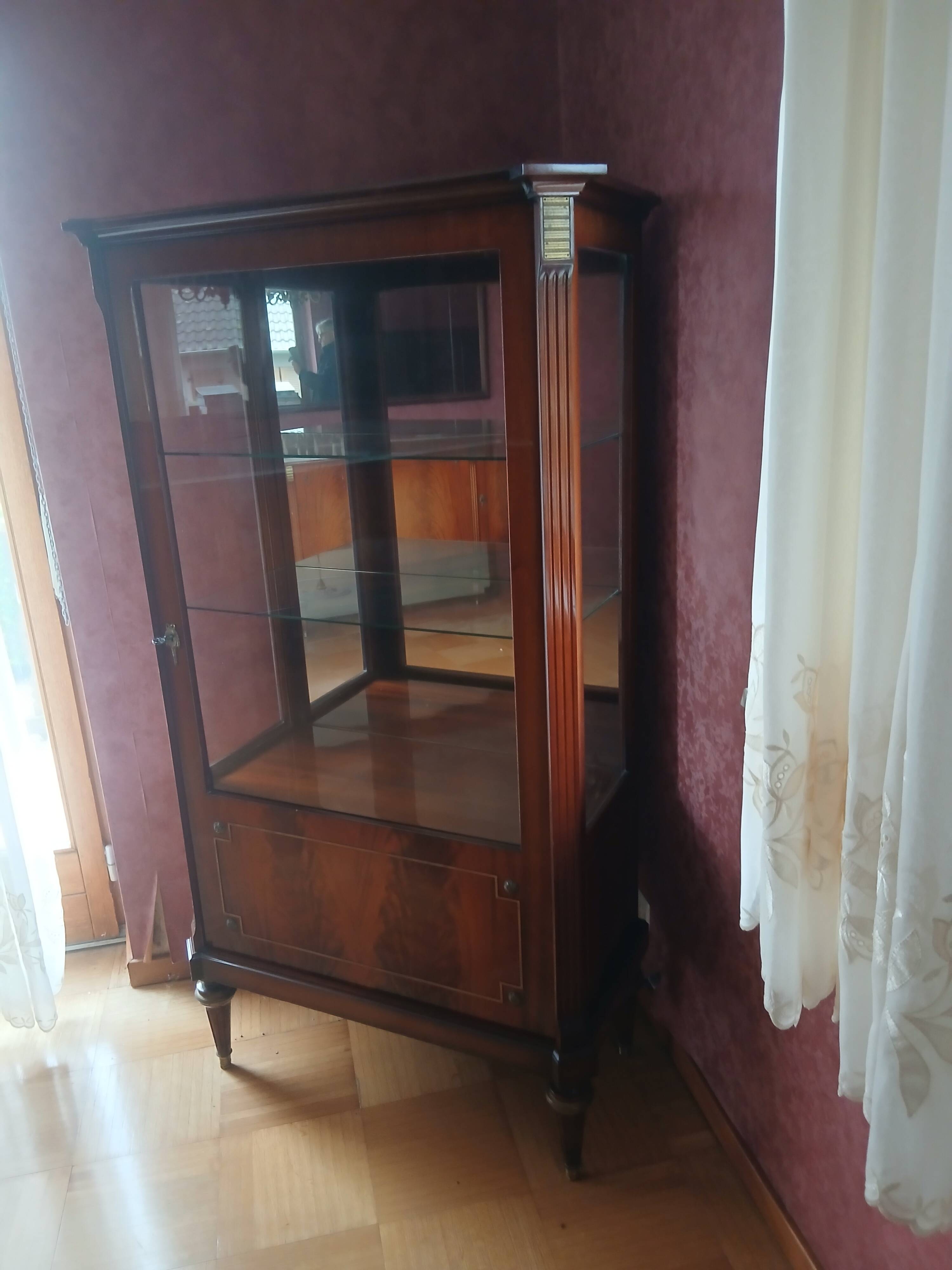 Louis XVI style mahogany display cabinet with one door