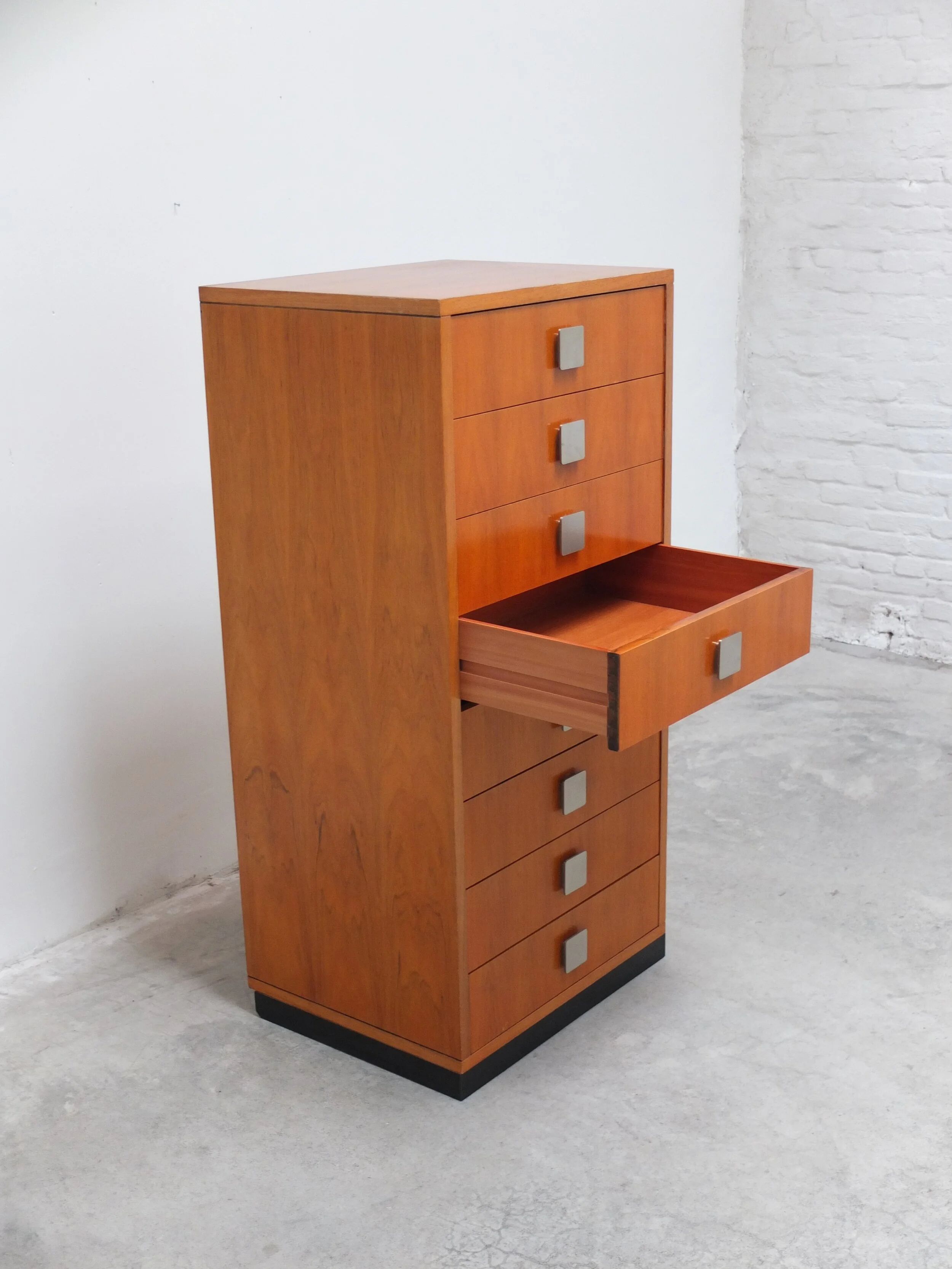 Commode haute par Alfred Hendrickx pour Belform, années 1960.