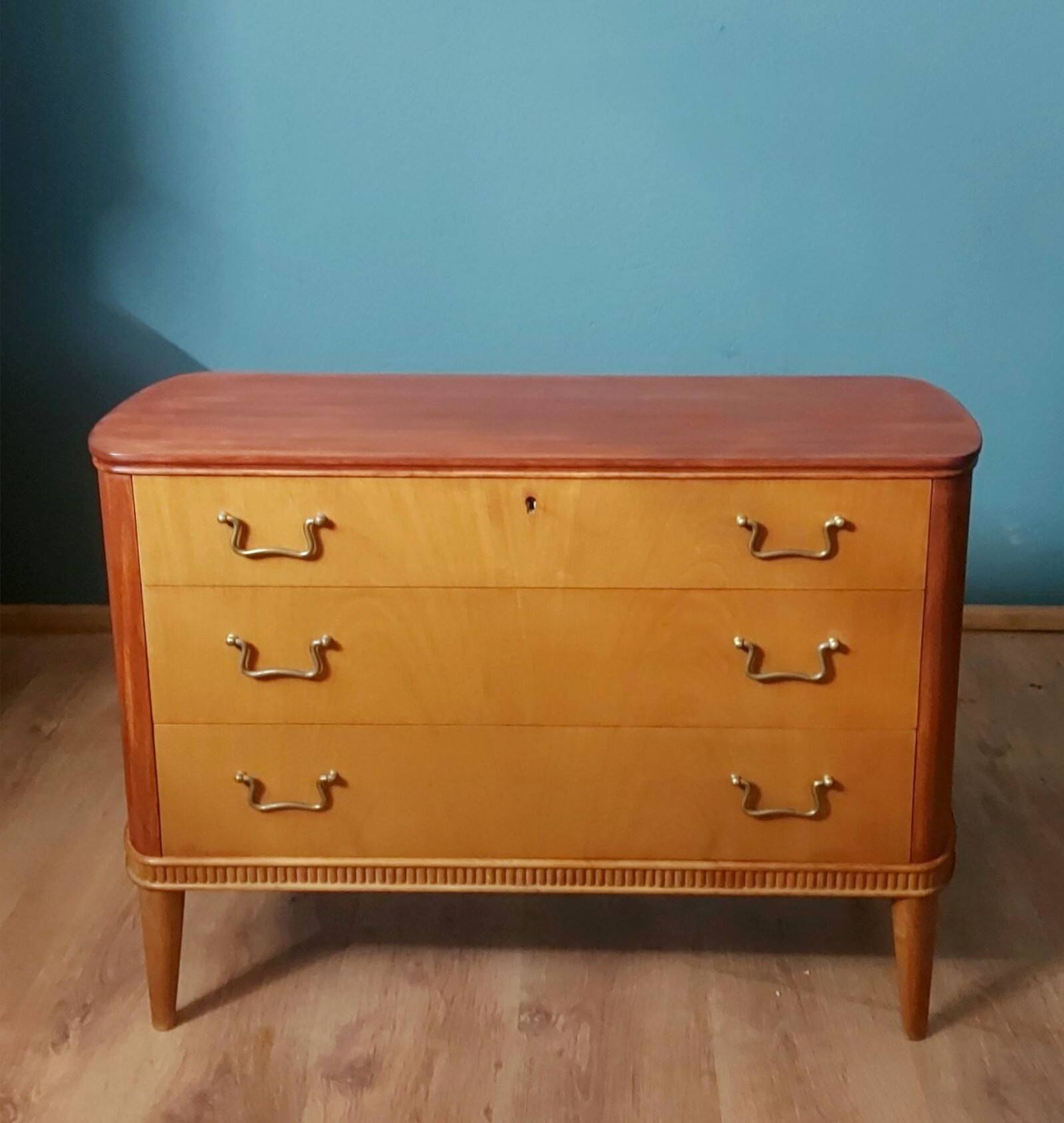 Commode scandinave en frêne des années 1950