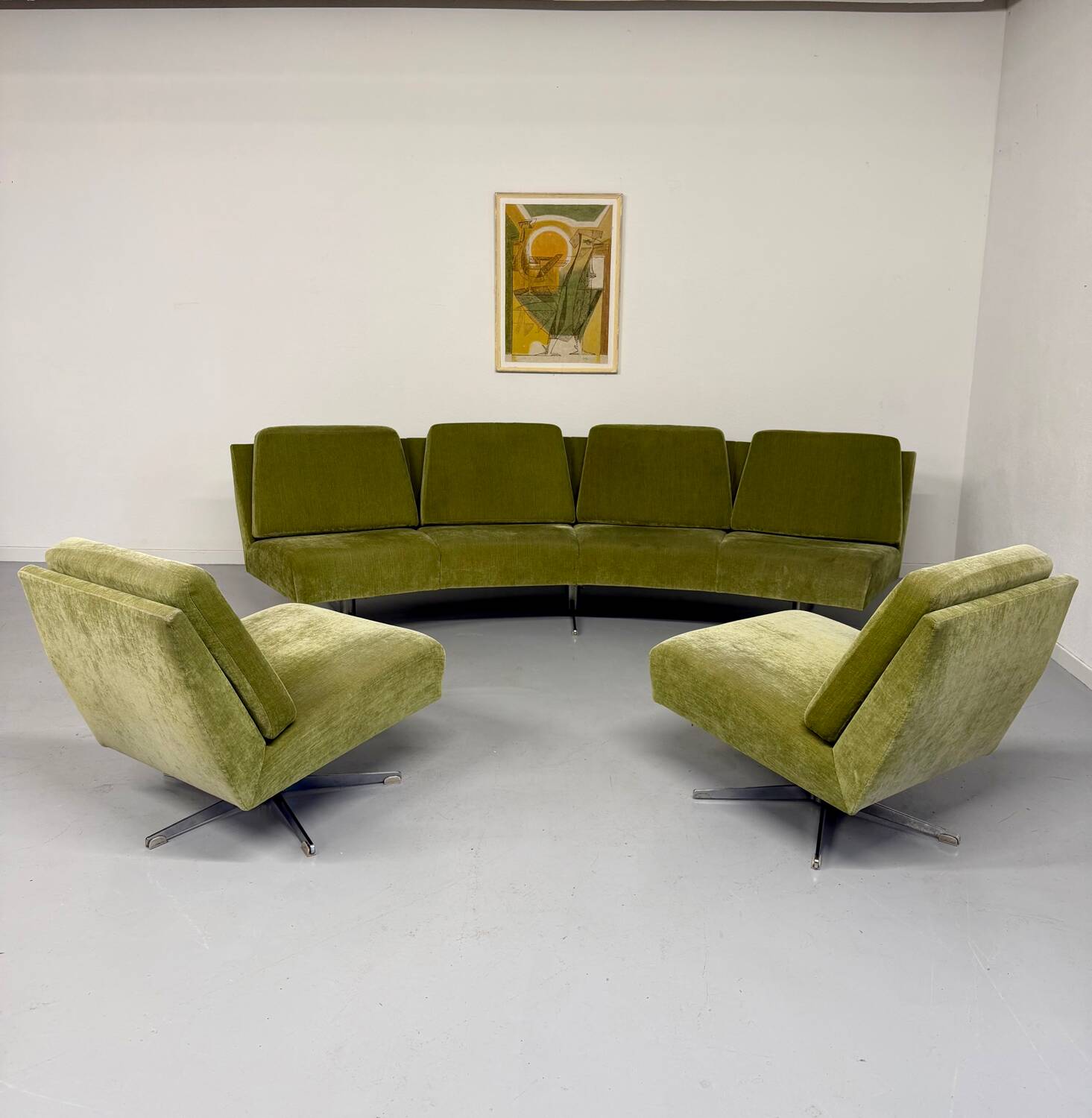Complete living room with a sofa and 2 Italian design armchairs from the 70s, vintage.