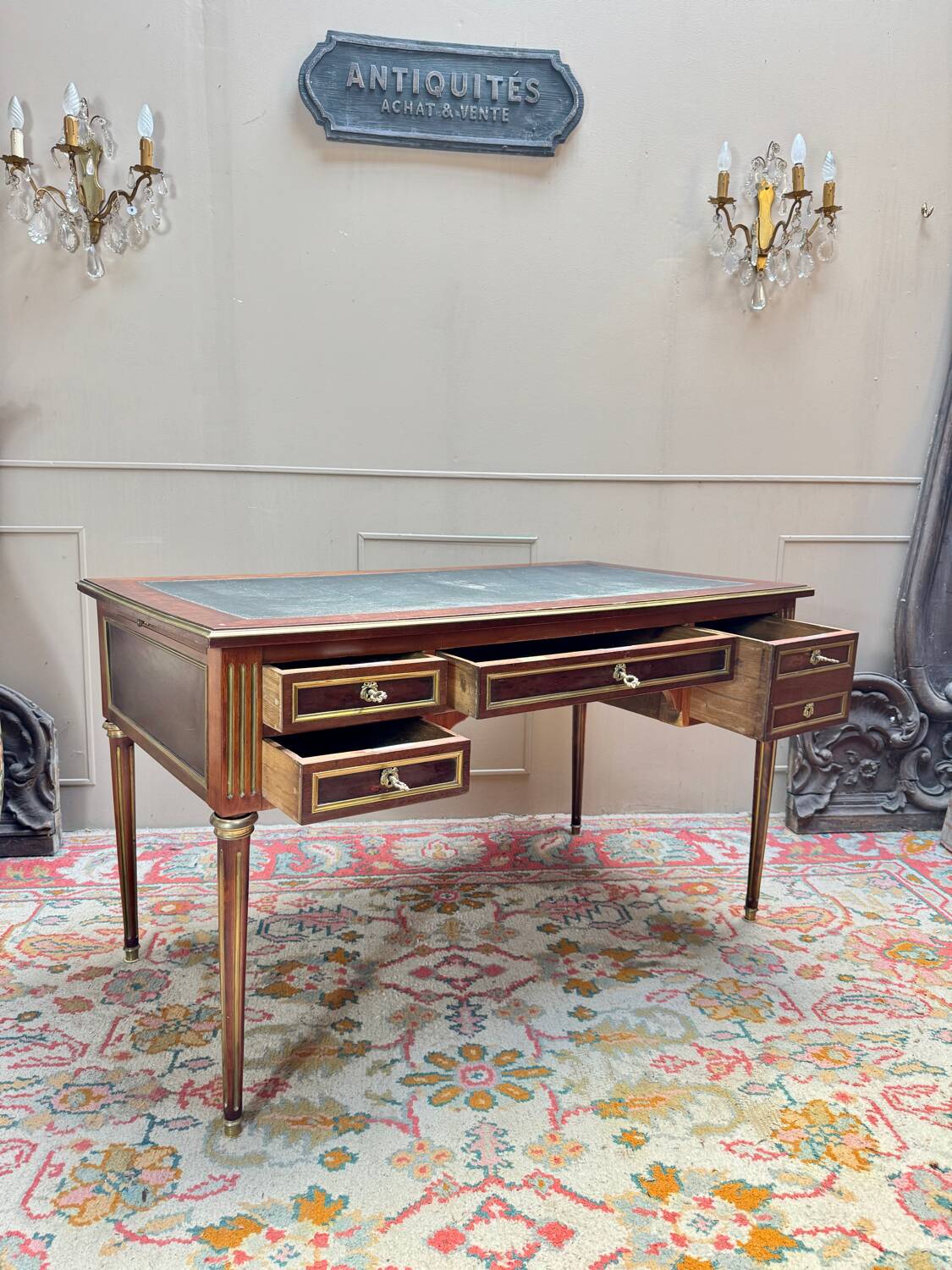 Flat desk in mottled mahogany, Louis XVI style, 19th century