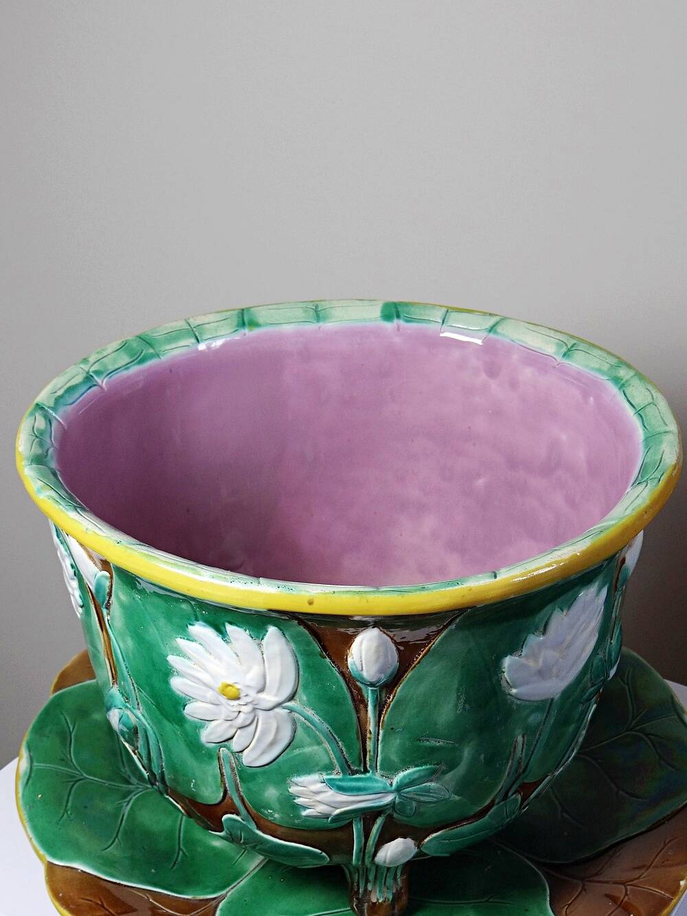Large antique English majolica planter attributed to J. Holdcroft circa 1870-1880.