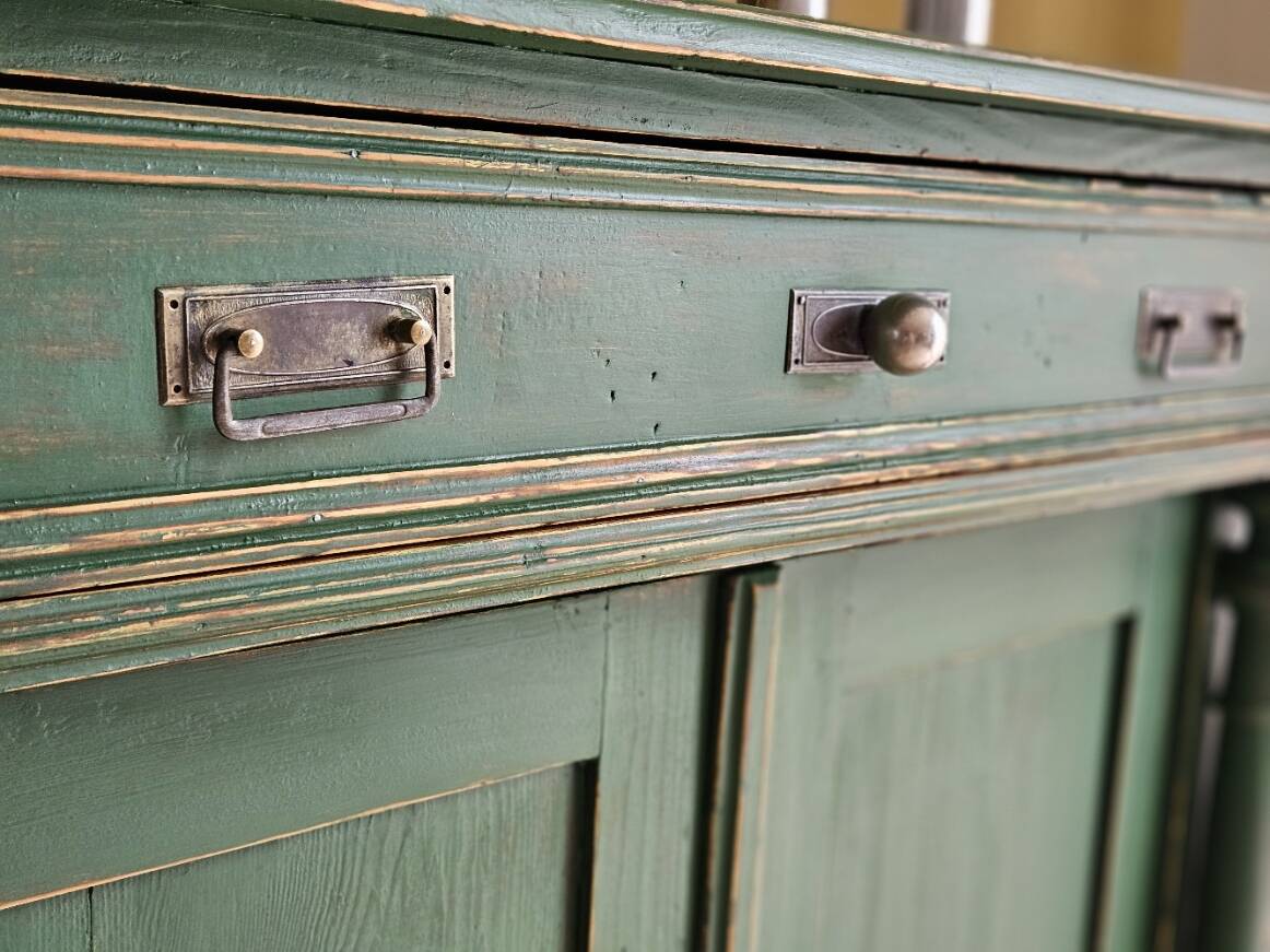Antique cabinet in fir with green patina Metsä | Hector