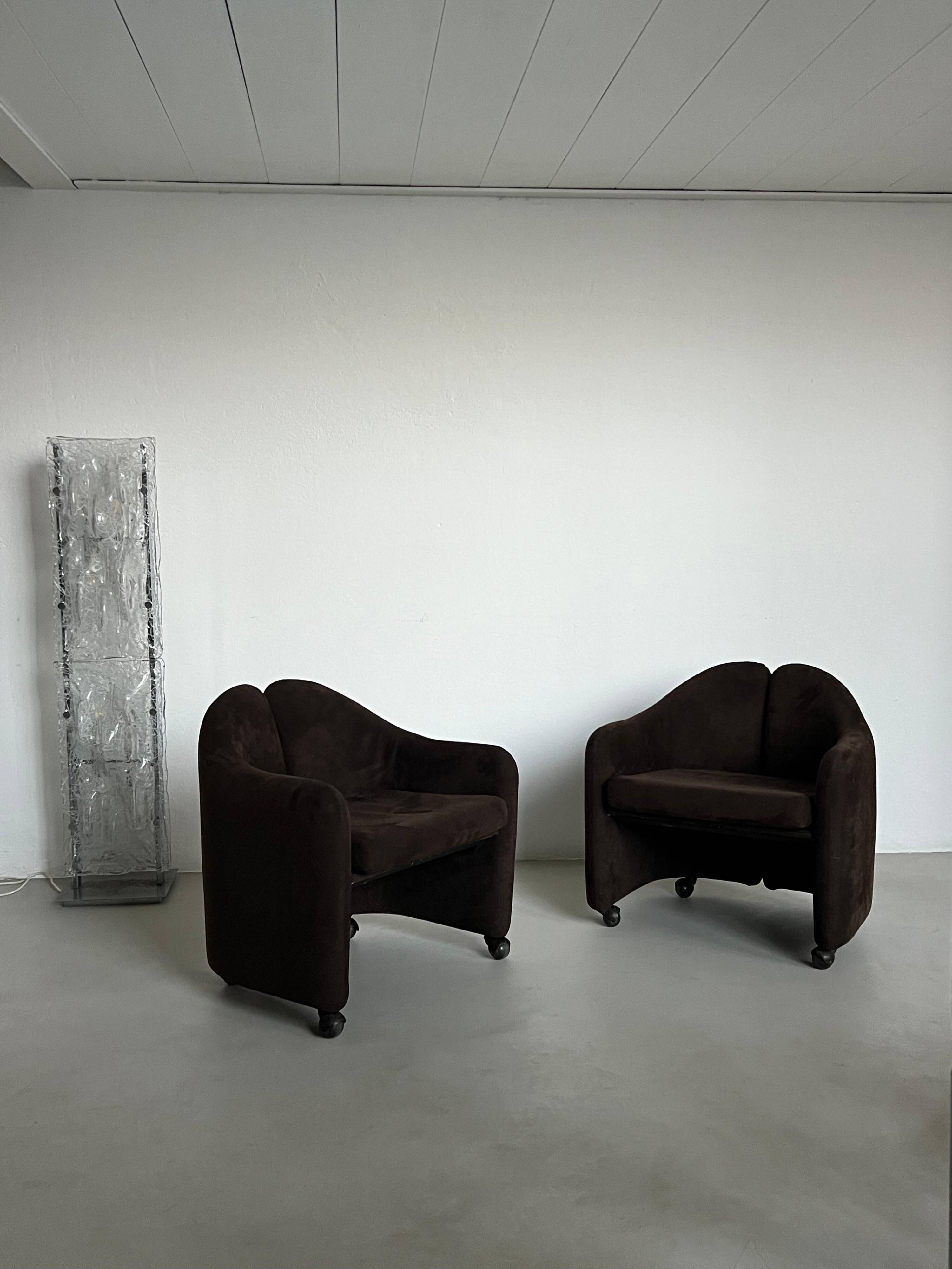 Set of Two Vintage P142 lounge chairs by Eugenio Gerli for Tecno