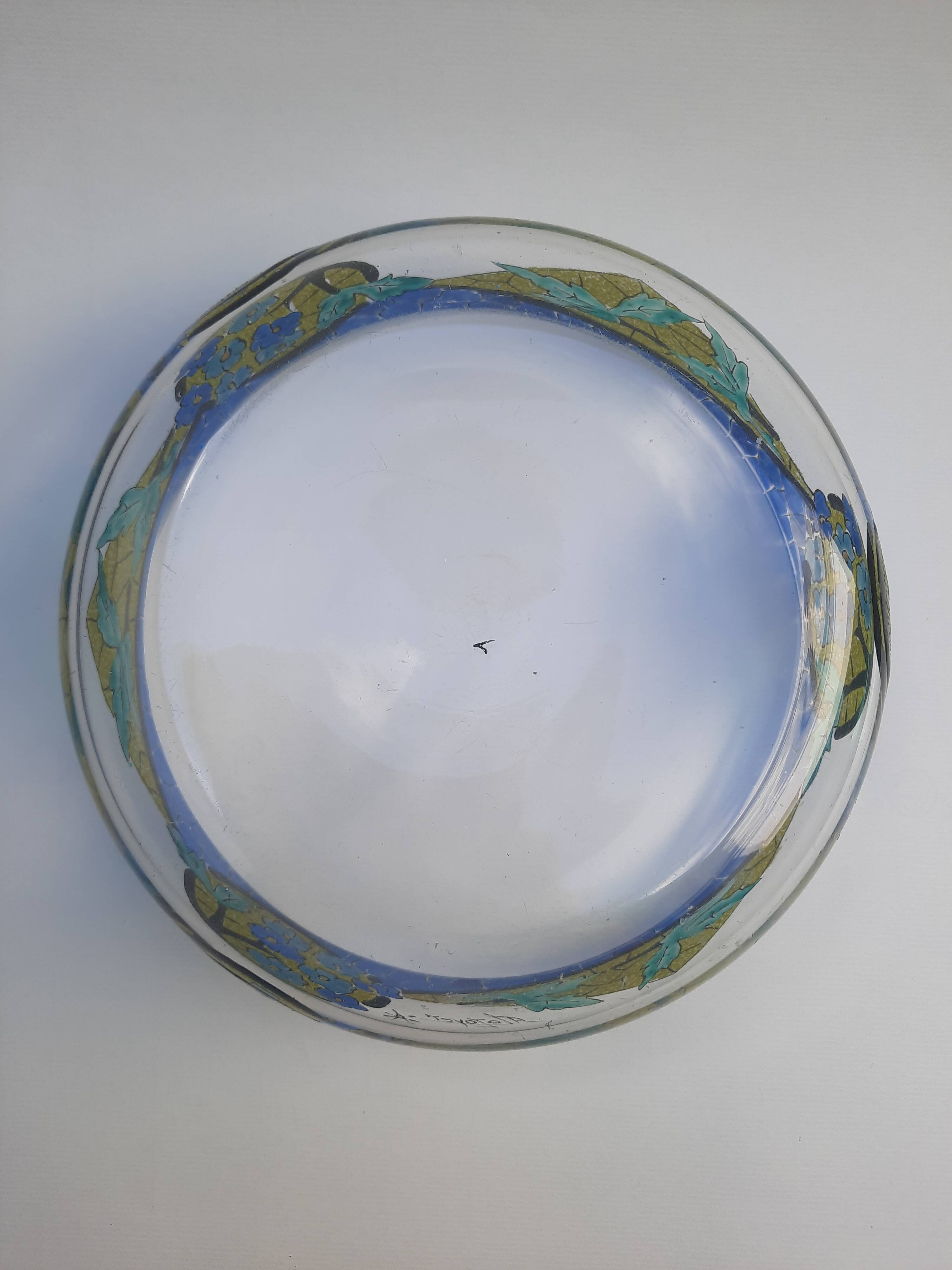 Signed Mazoyer cup. Art Deco enameled glass, 1920-1930.