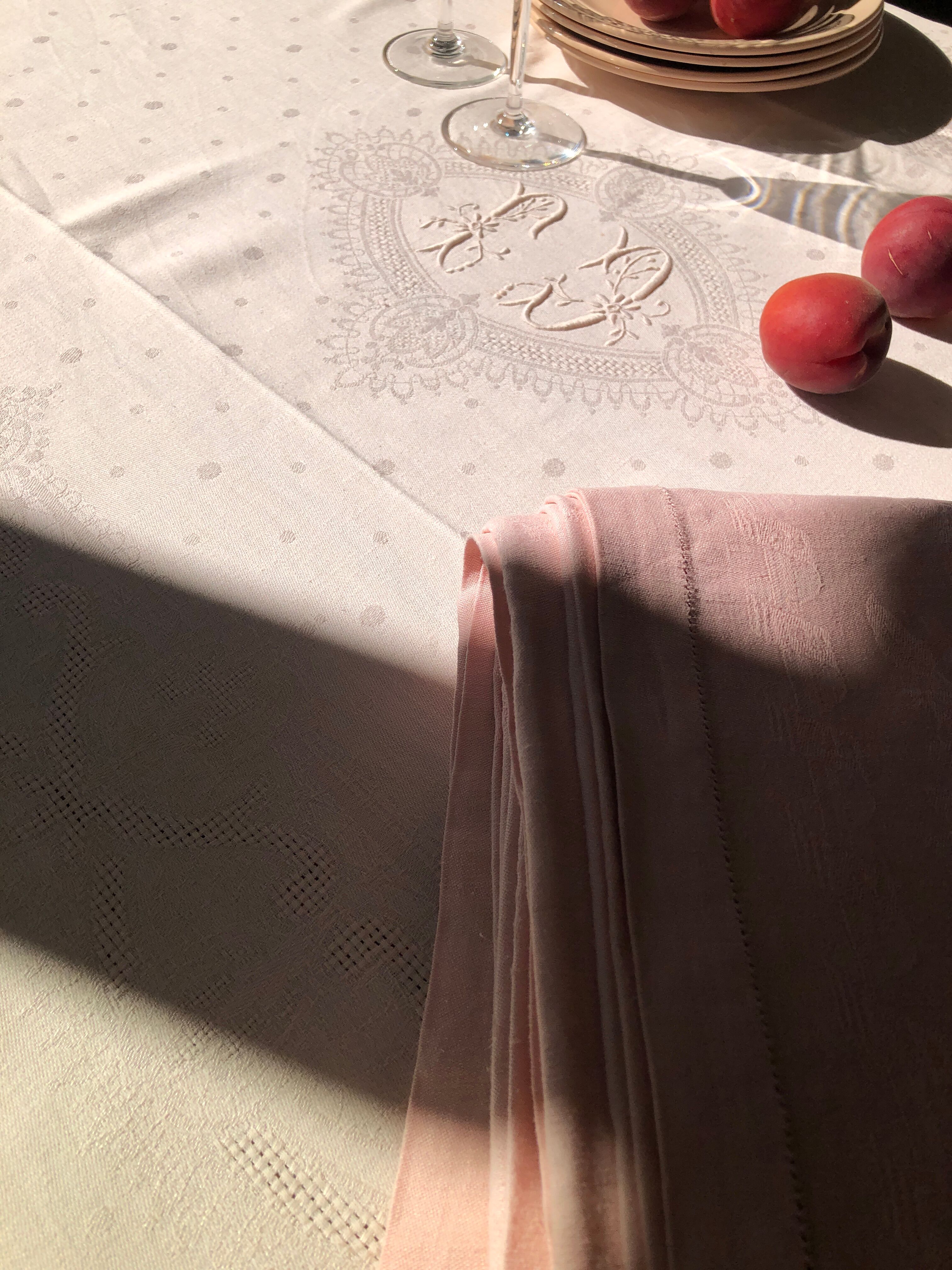 Nappe ancienne en damassée coton teintée en rose thé