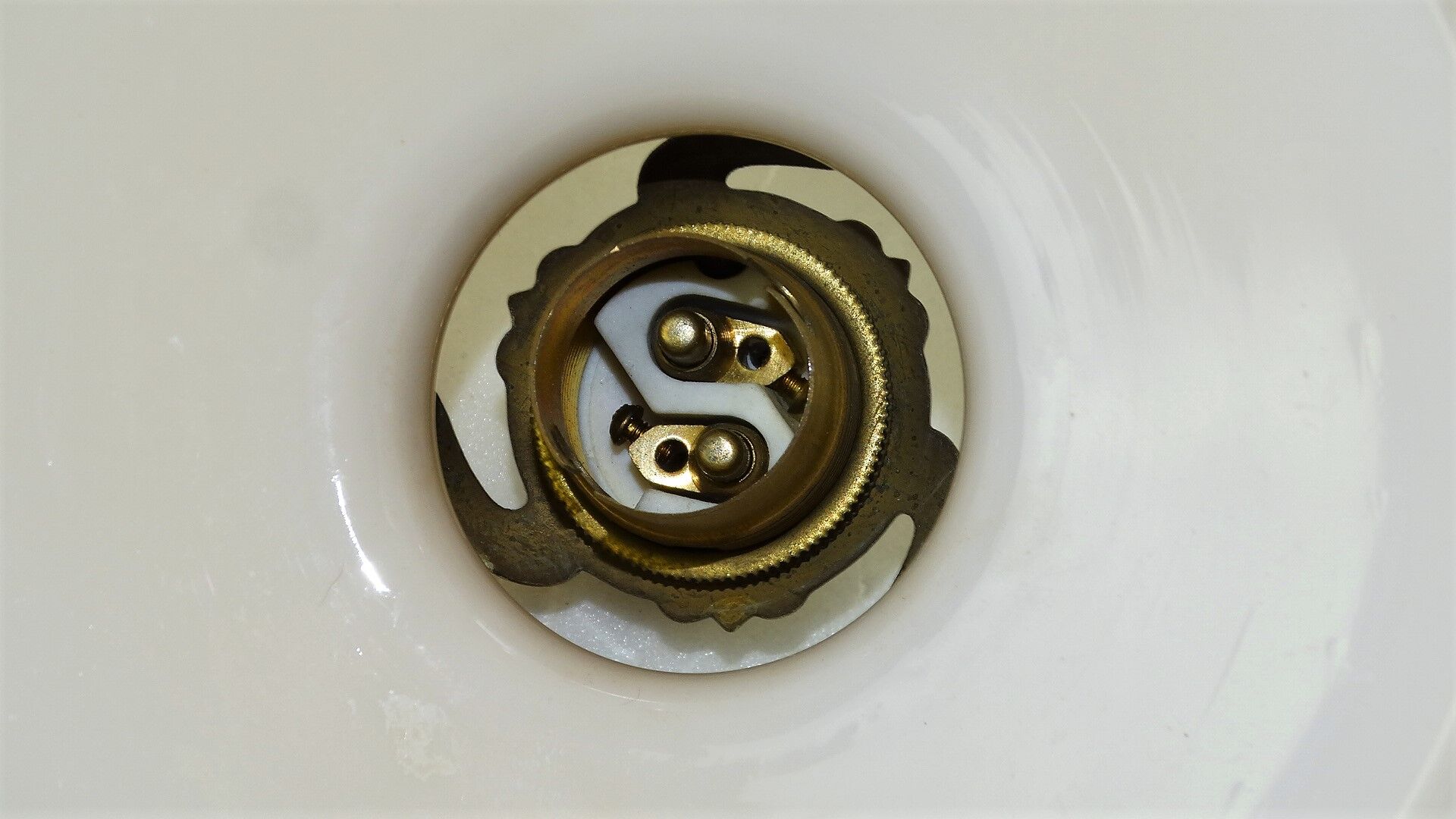 Pink glass hanging lamp