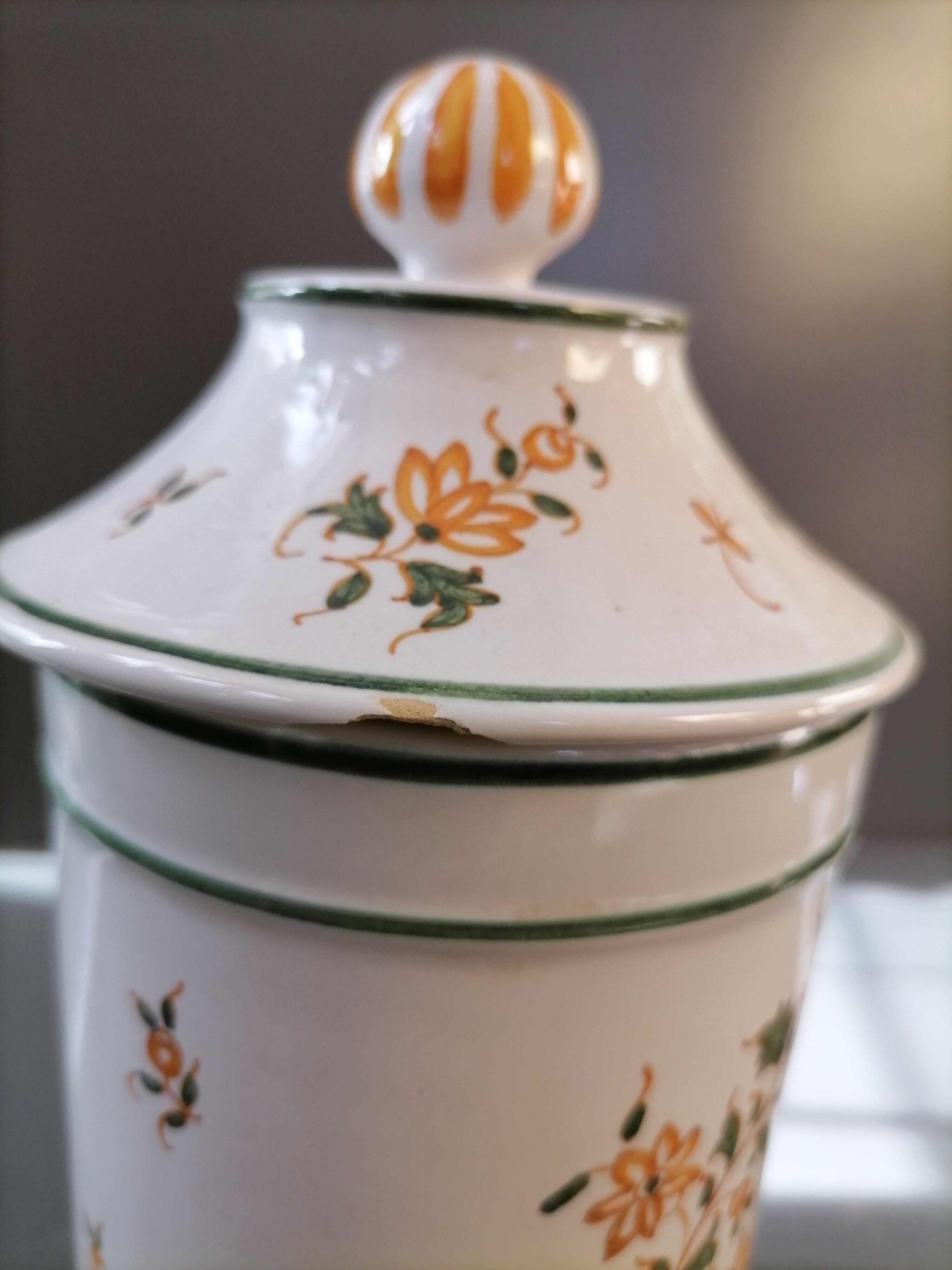 Ceramic pharmacy pot
