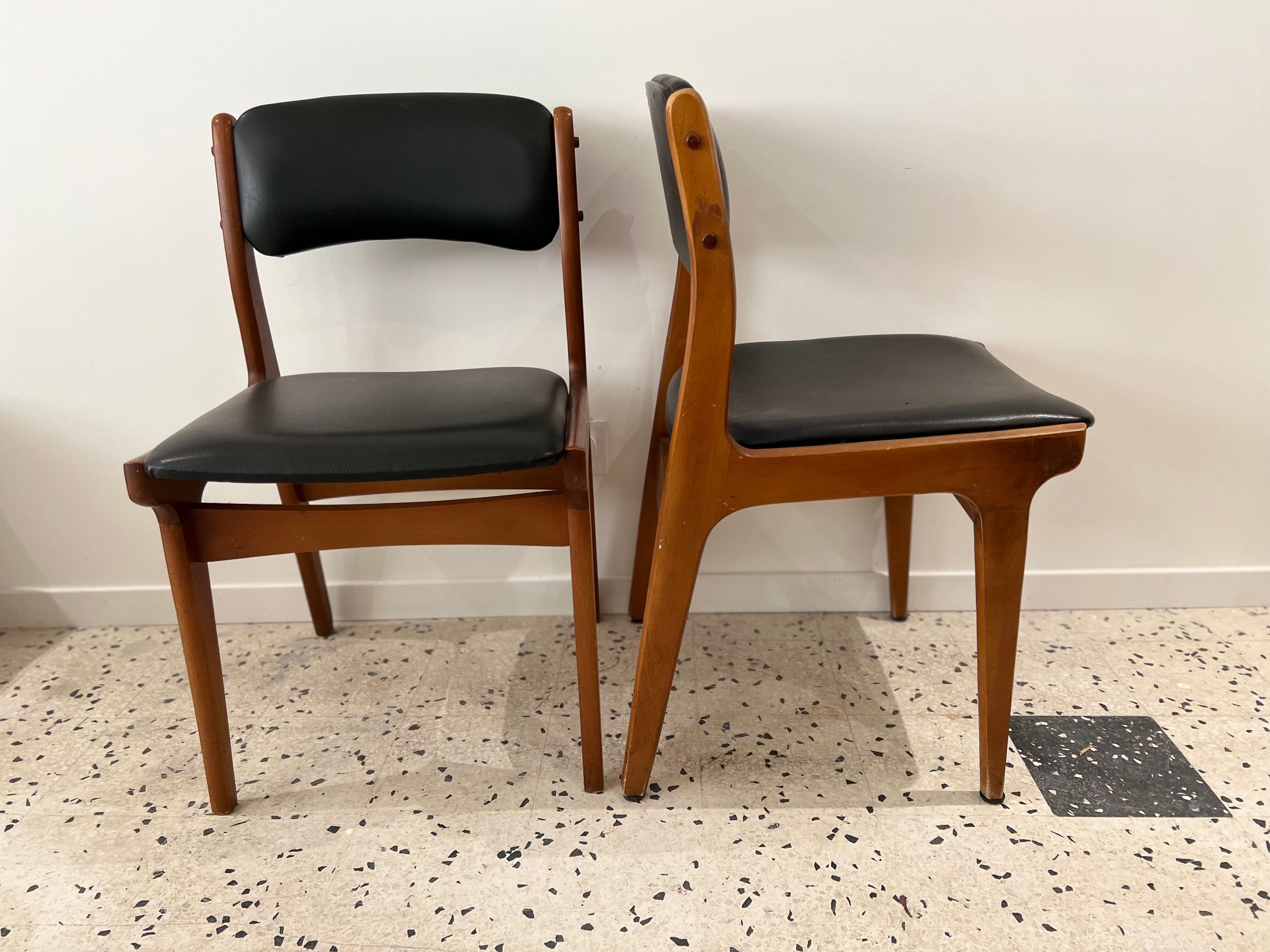 Chaise vintage scandinave en bois et simili cuir noir
