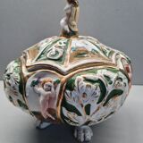 Soupière sur pied de lion en céramique Italienne, style antique capodimonte