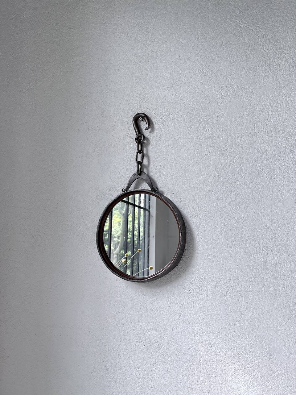 Miroir brutaliste métal et chaîne 1950