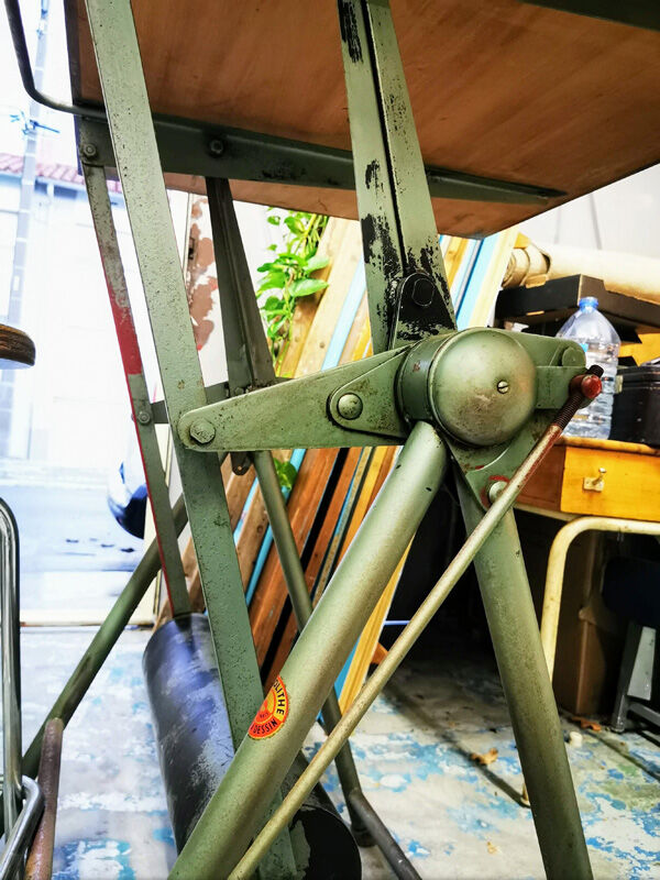 Heliolithe architect's table