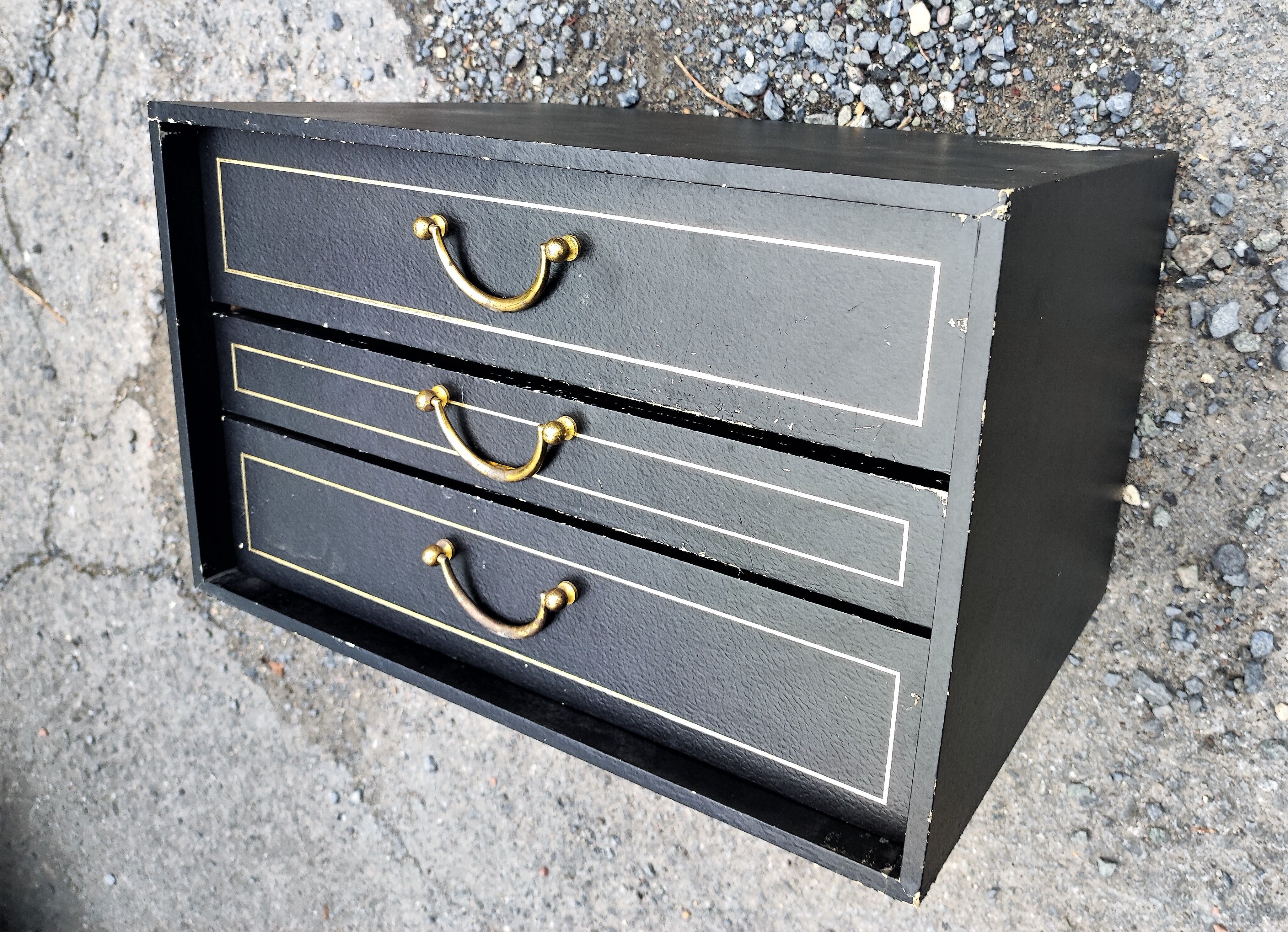 Furniture 3 drawers old vintage housewife