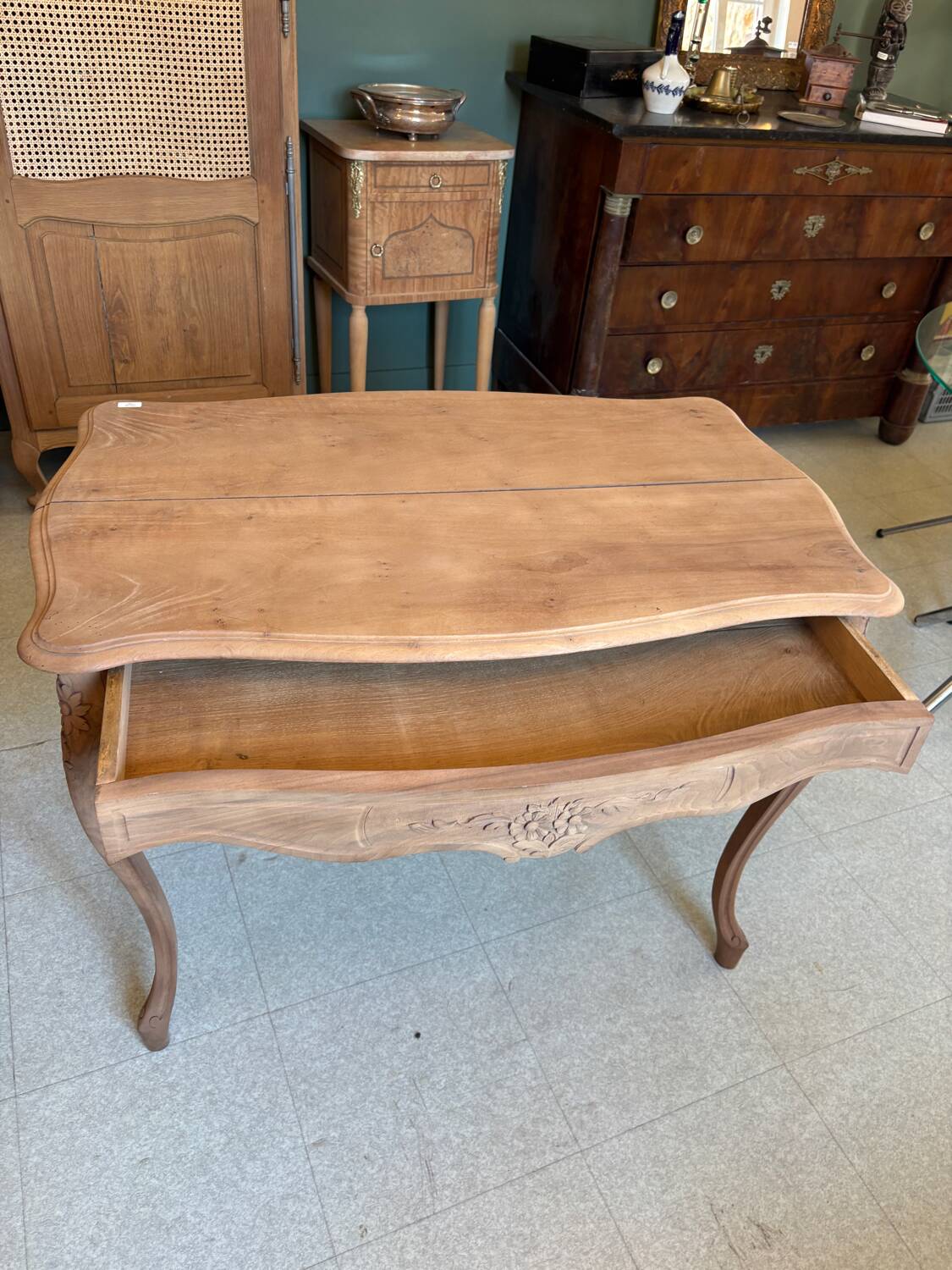 Louis XV sandblasted table style