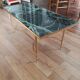 Table basse en marbre vert et laiton