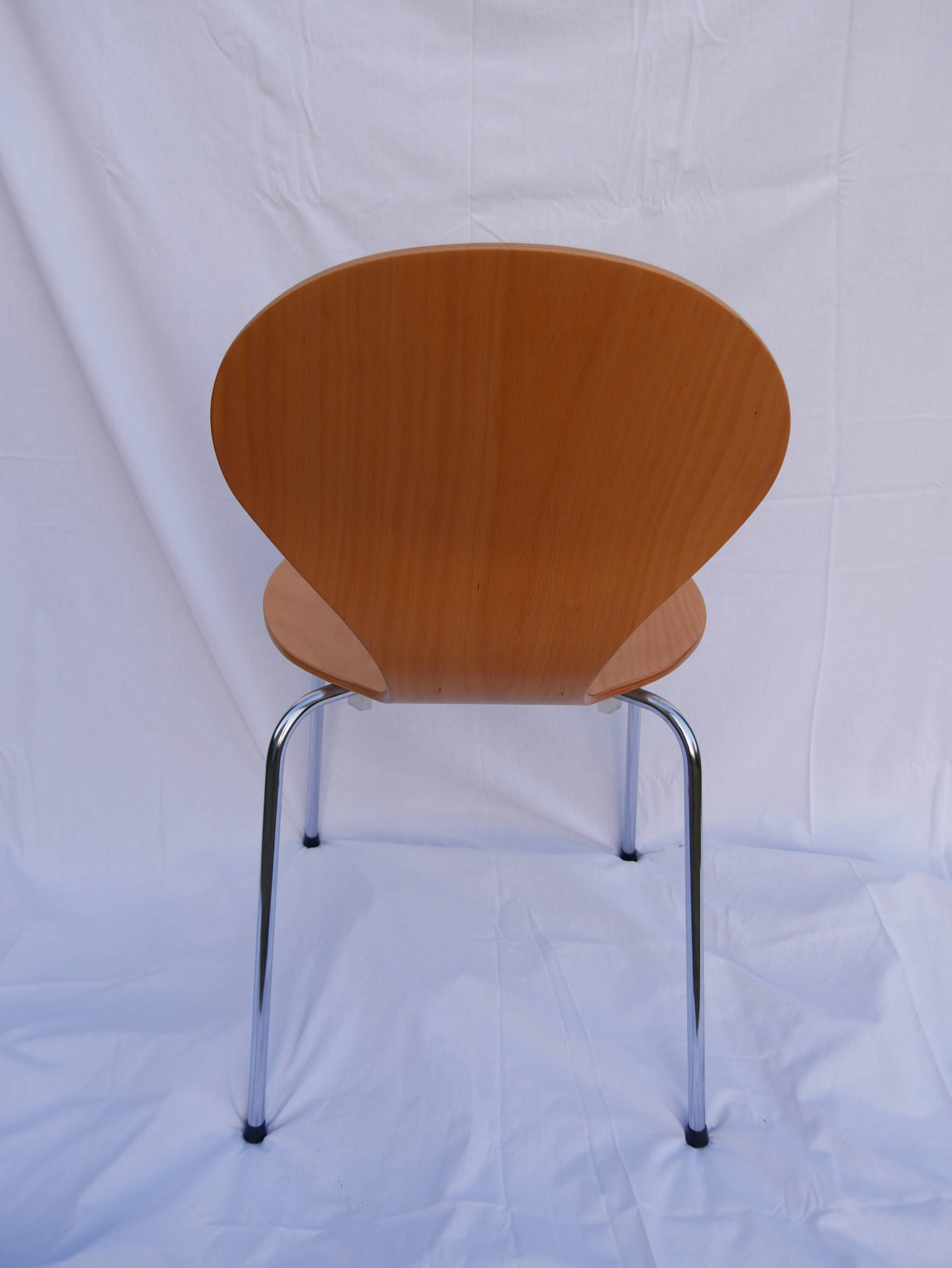 Chaise coque bois courbé