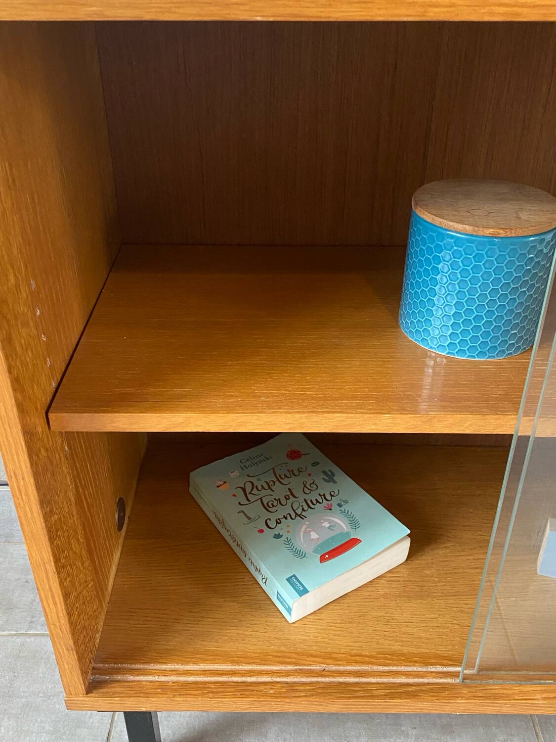 Vintage display cabinet (or TV cabinet)