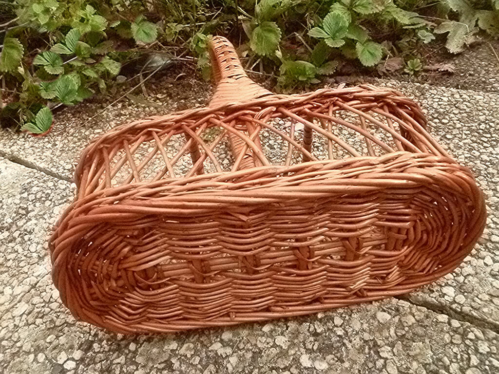 Wicker bottle holder basket, vintage