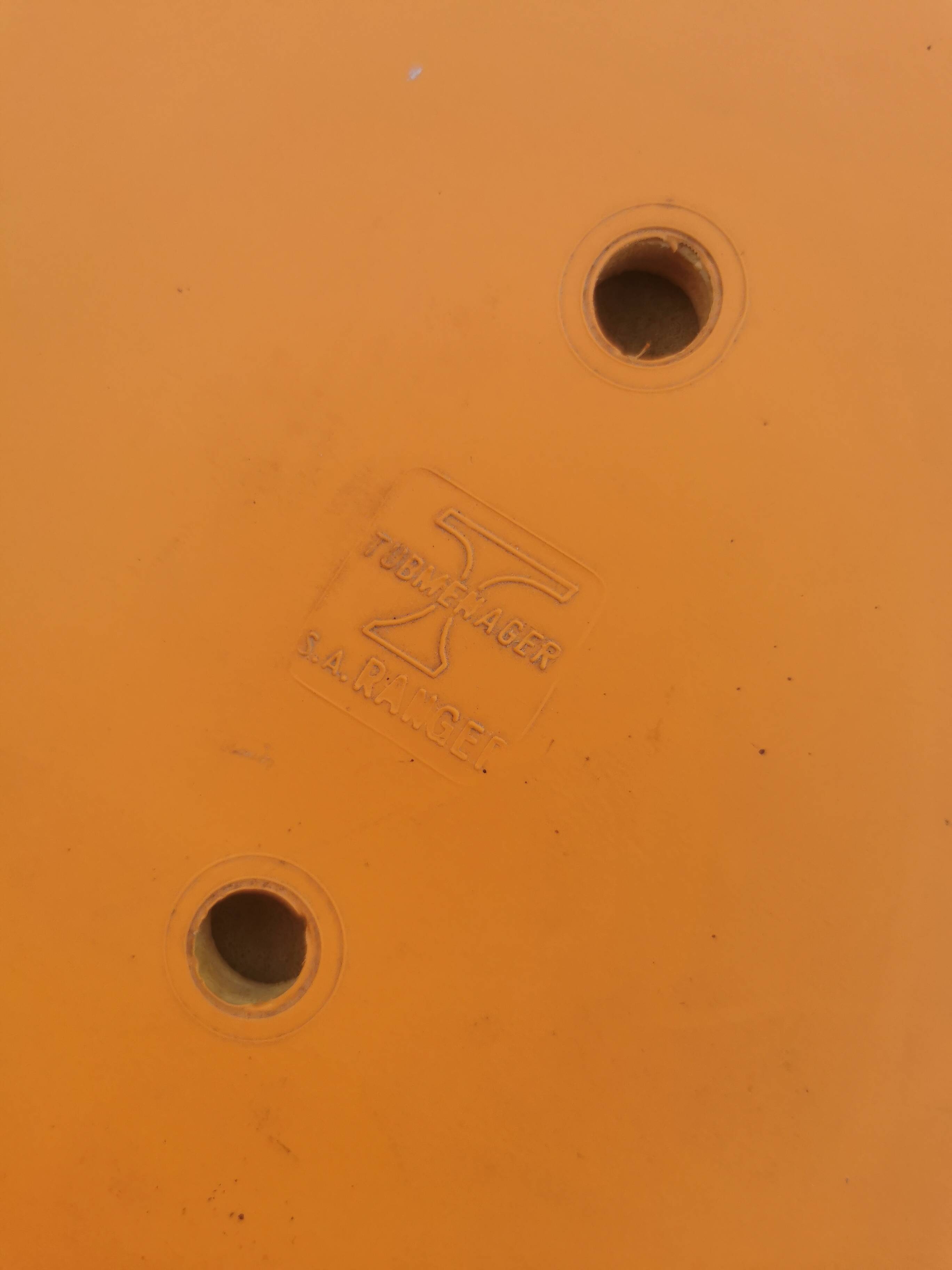 Tubmenager orange vintage chairs