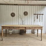 Farm table