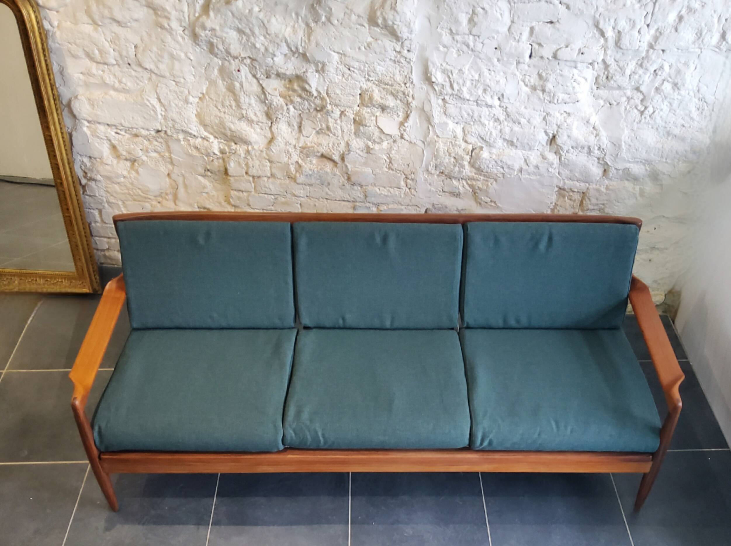 Vintage Scandinavian 3-seater canapé in solid wood