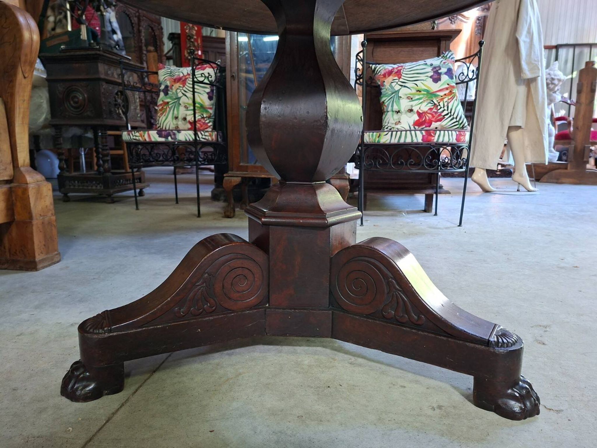 Round mahogany gueridon with a marble top – Empire Restoration period