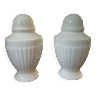 Ensemble de salière et poivrière Wedgwood Edme, en porcelaine blanche britannique