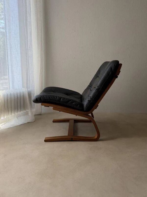 Fauteuil en contreplaqué des années 50 en cuir noir, années 1970