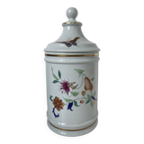 Vista Alegre porcelain covered pot with floral decoration in the style of the Compagnie des Indes
