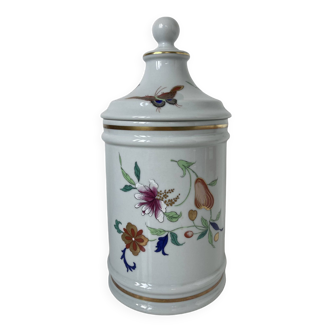 Vista Alegre porcelain covered pot with floral decoration in the style of the Compagnie des Indes
