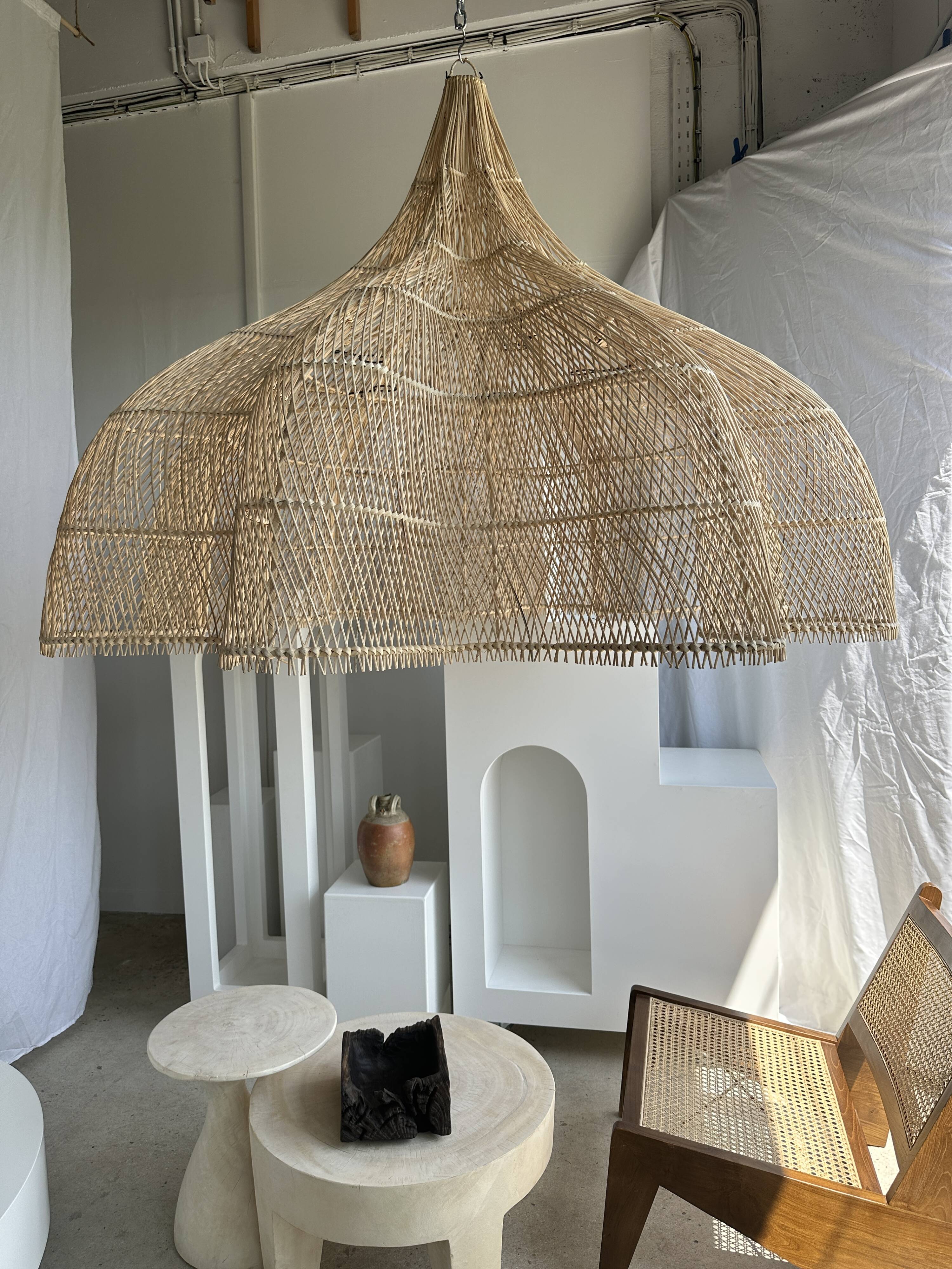Immense rattan suspension in the shape of a flower, tulip, corolla H1m D1m50