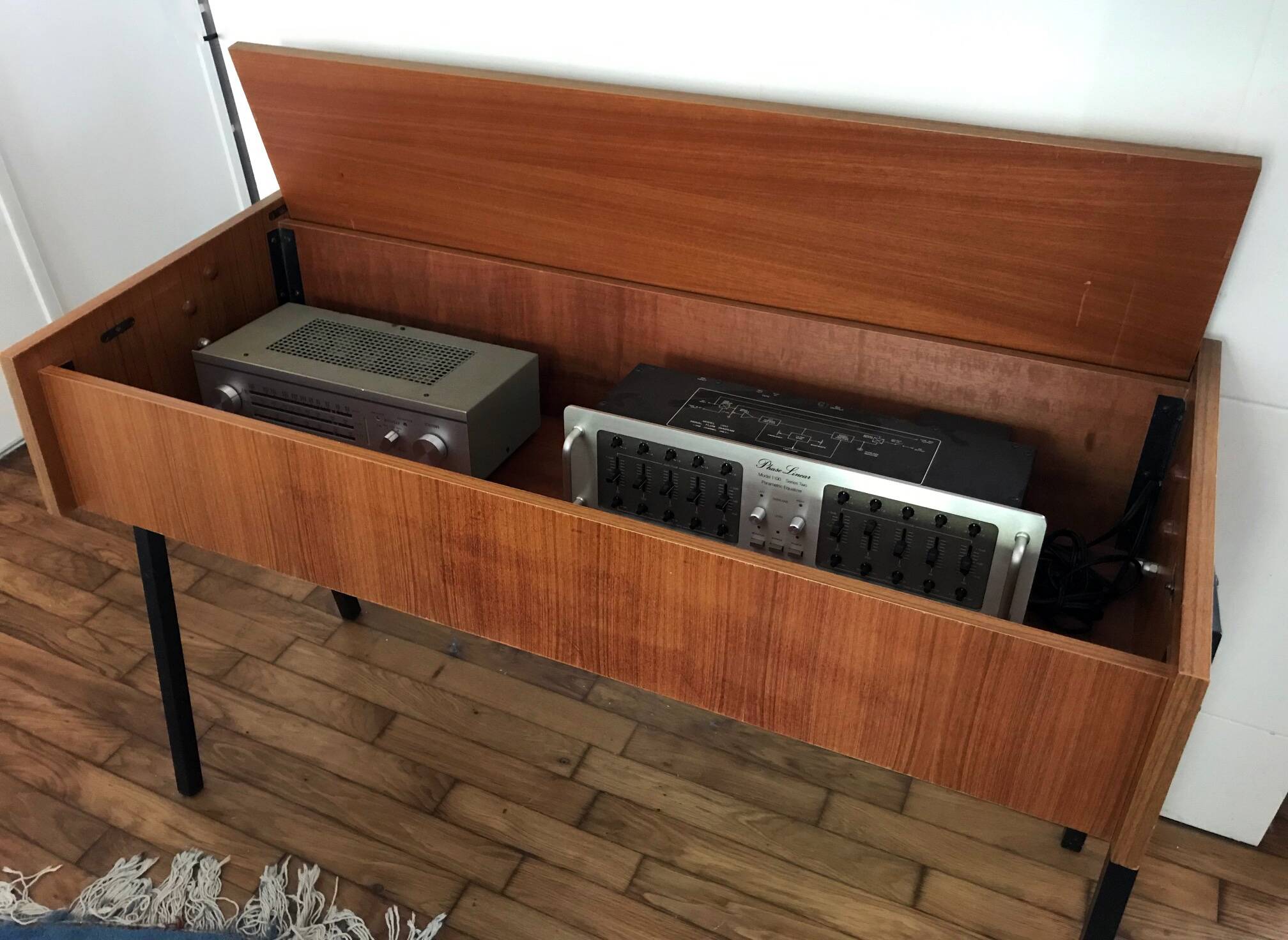 Vintage Console • Ash • 1950