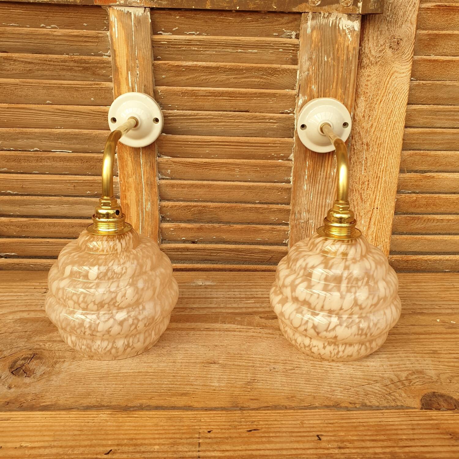 Swan neck wall lights in brass and Clichy glass