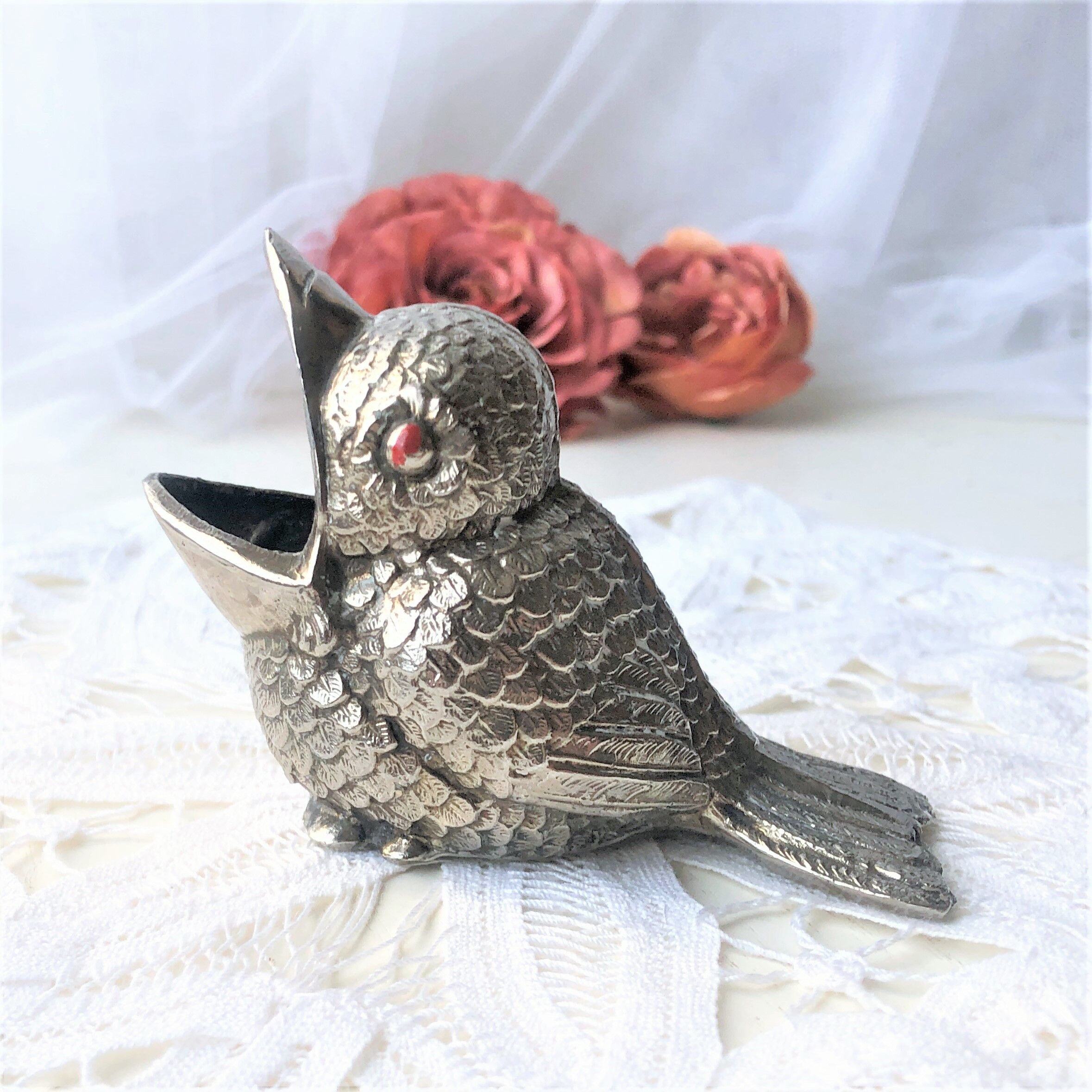 Figurine birds ashtray or pike holder