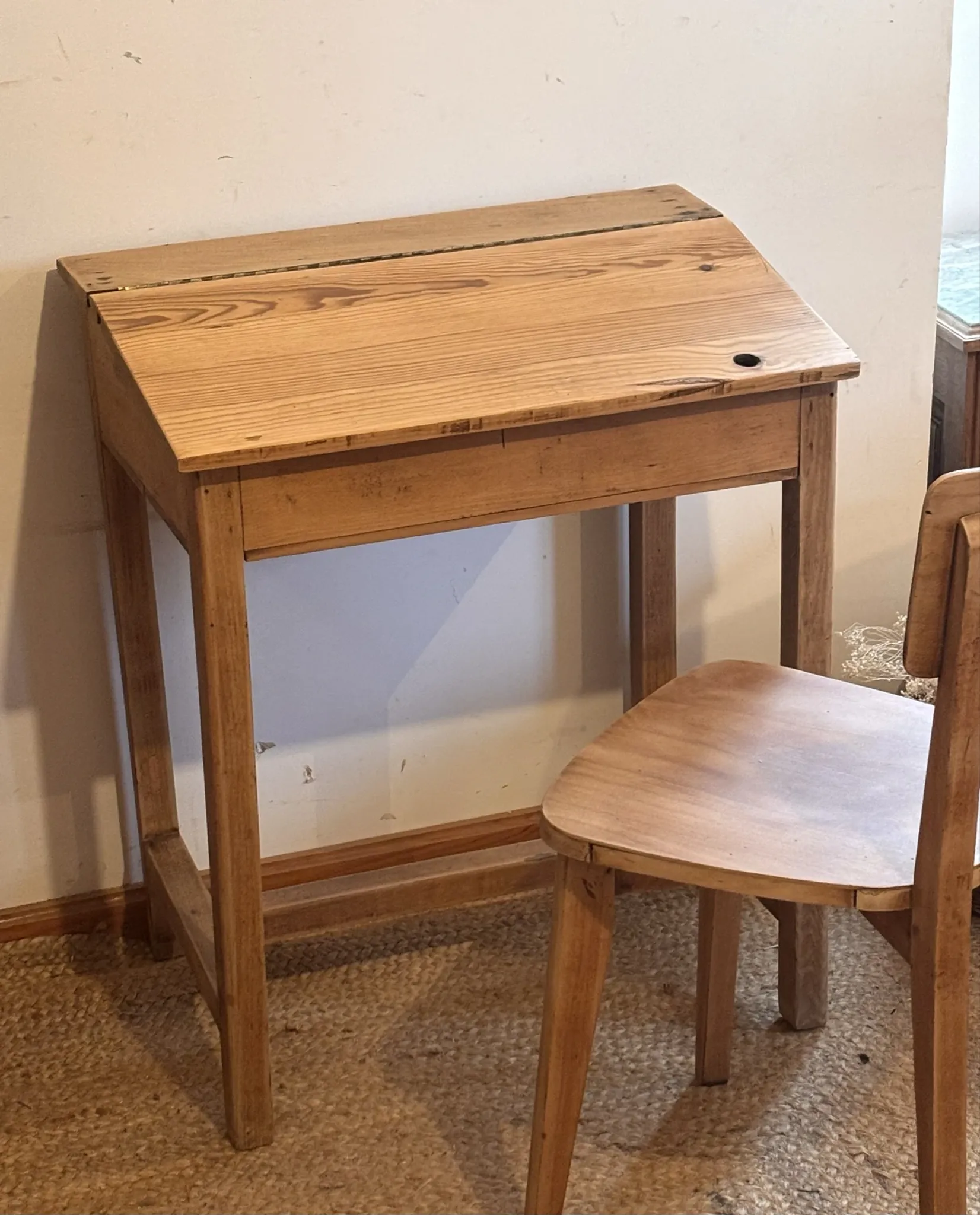 Pupitre d’écolier ancien en bois massif brut - bureau