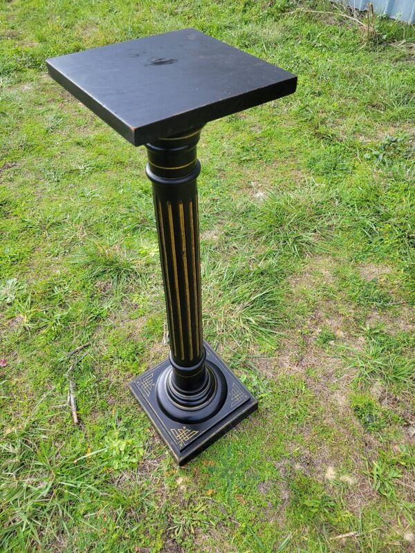 Colonne, sellette Napoléon III en bois noirci et feuille d'or, milieu XIXème