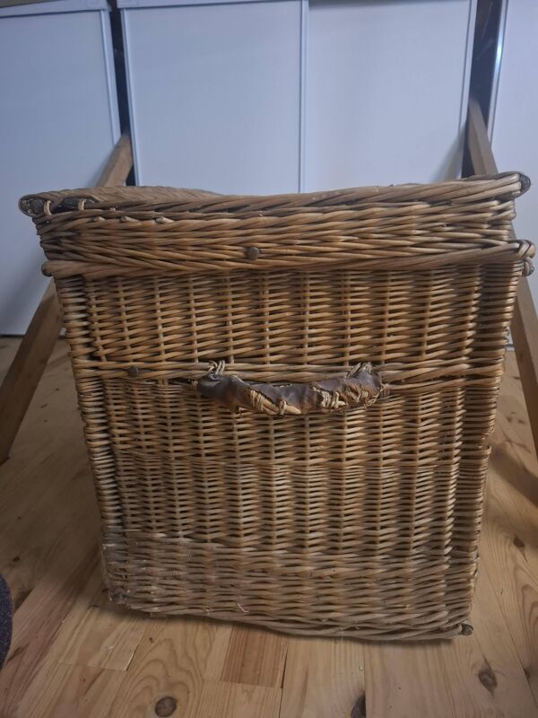 Malle de voyage en osier