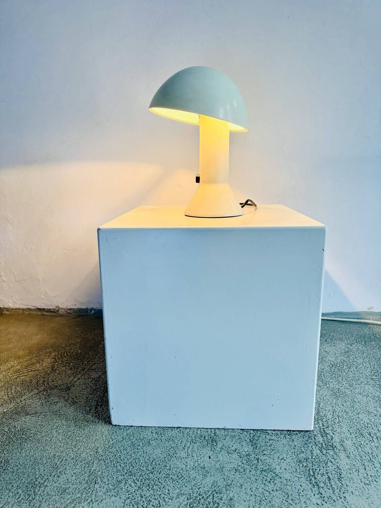 Model 685 ‘Elmetto’ Table Lamp In White Abs By Elio Martinelli For Martinelli Luce, Italy 1970S