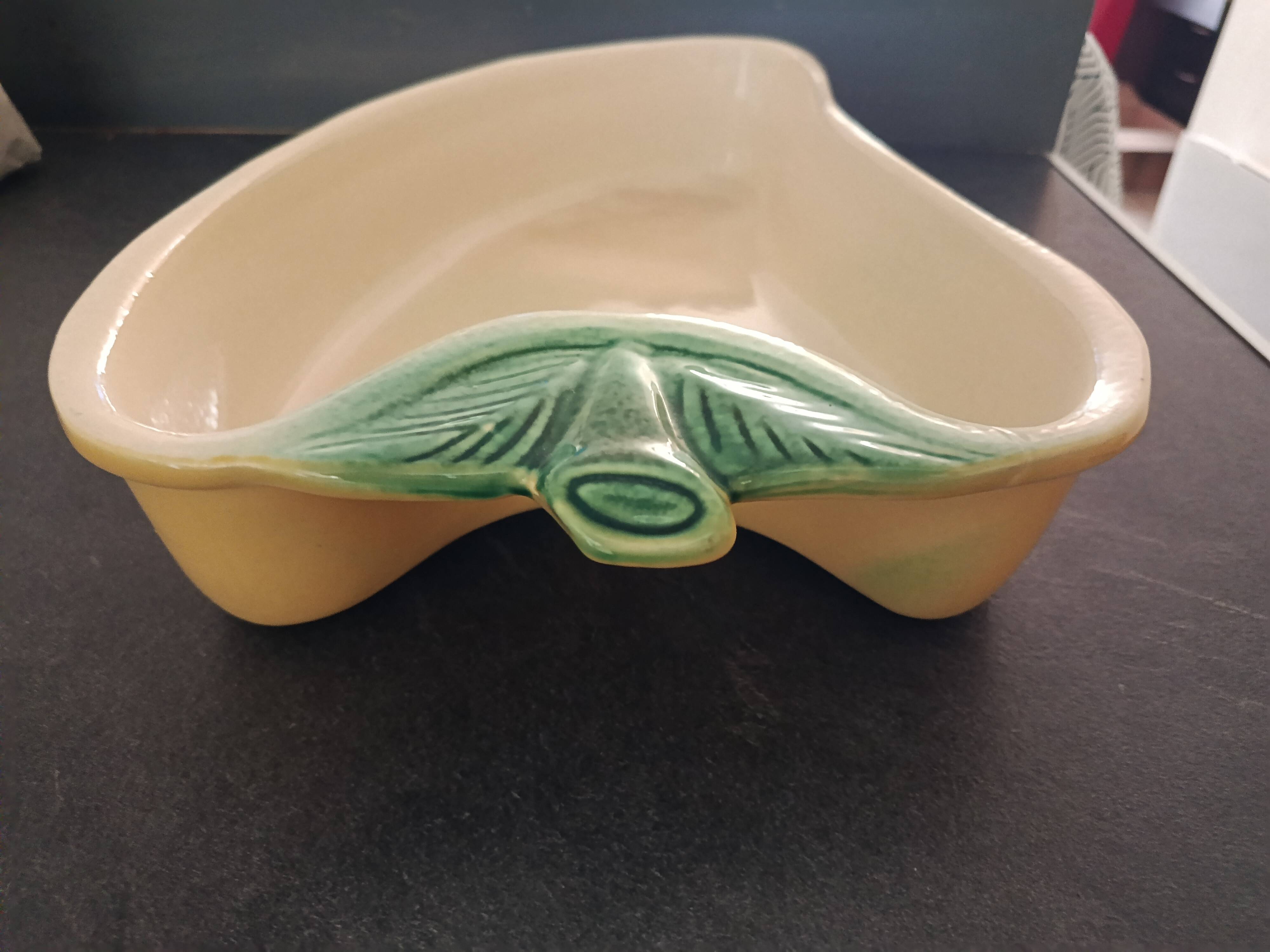 Plate ripient pocket empty faience barbotine mars