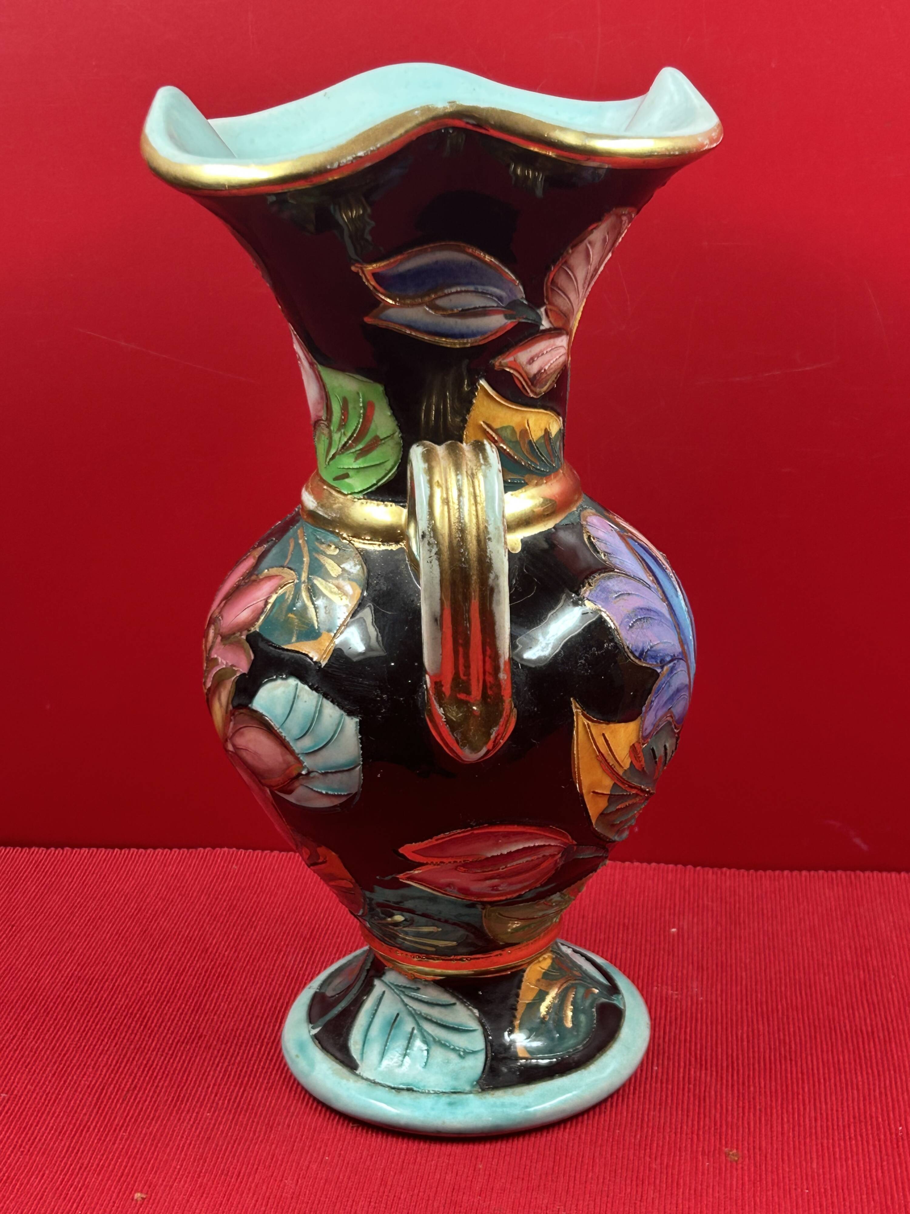 Flowered vase with gold accents or Vallauris, approximately 30 cm - signature to be identified.