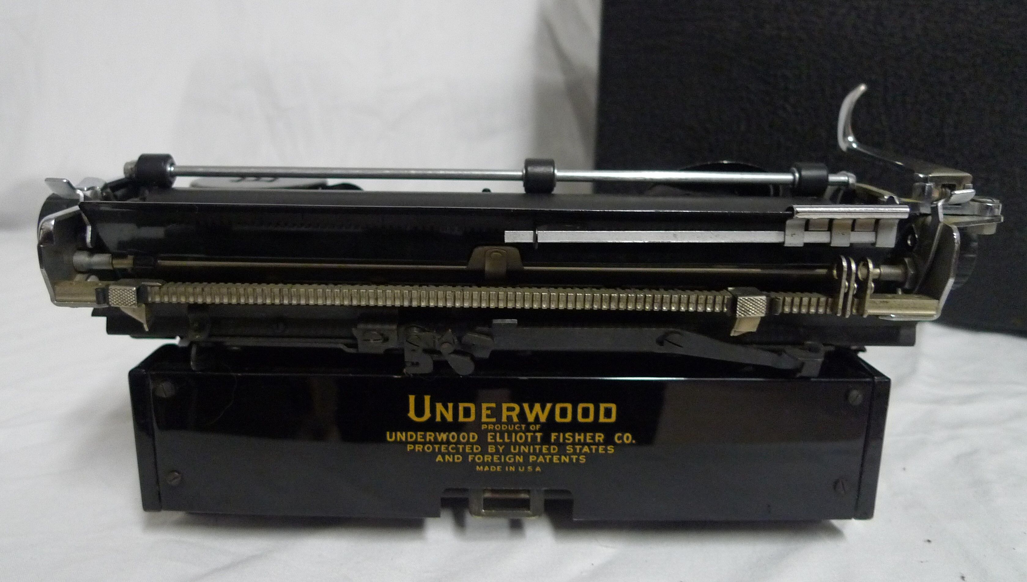 Underwood typewriter writing machine
