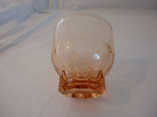 Service vintage en verre rose saumon – Carafe, 8 verres, et plateau Art Dec