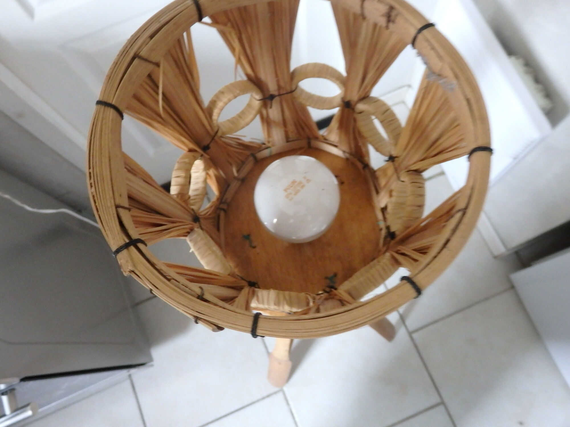 Lampadaire vintage en bambou et rotin