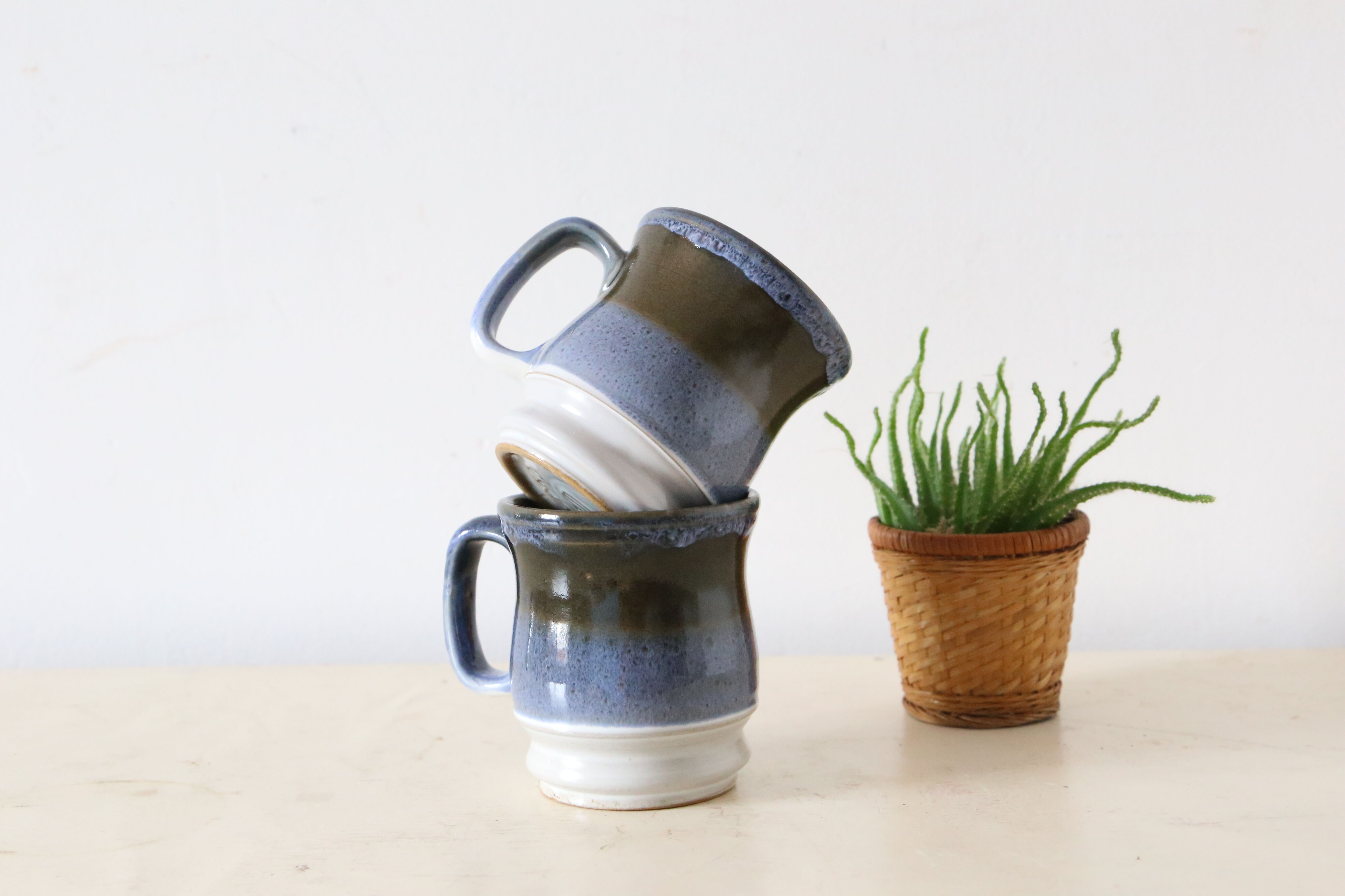 Set of 2 mugs in stoneware, artisanal pottery, made in England, vintage, 1980