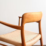 Paire de chaises de salle à manger modèle 56 par Niels O. Møller en chêne