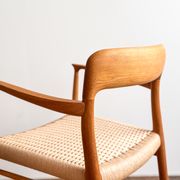 Paire de chaises de salle à manger modèle 56 par Niels O. Møller en chêne