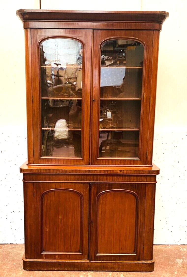 English showcase in two mahogany bodies and 19th century veneer